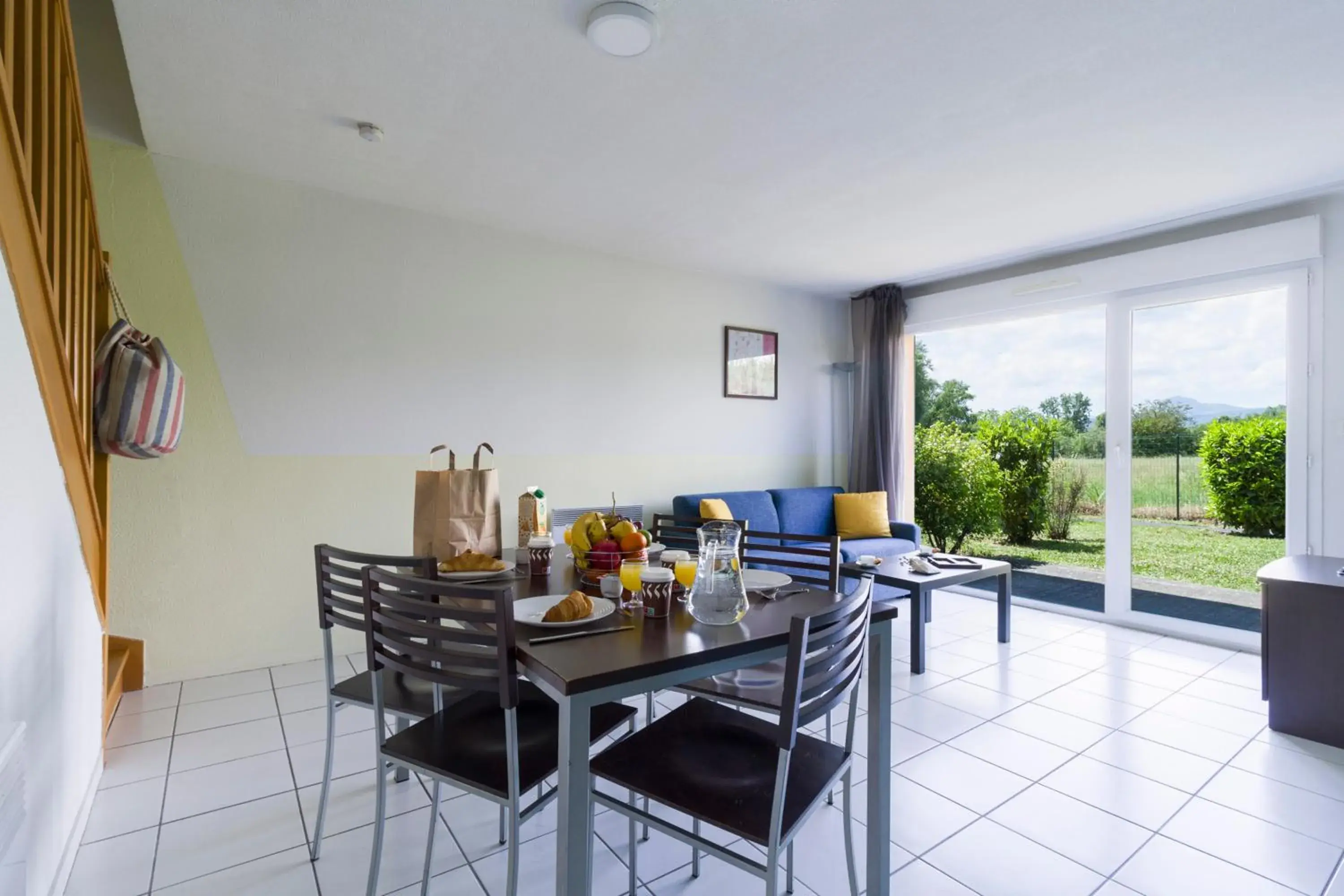 Living room in Garden & City Clermont-Ferrand - Gerzat Living room in Garden & City Clermont-Ferrand - Gerzat