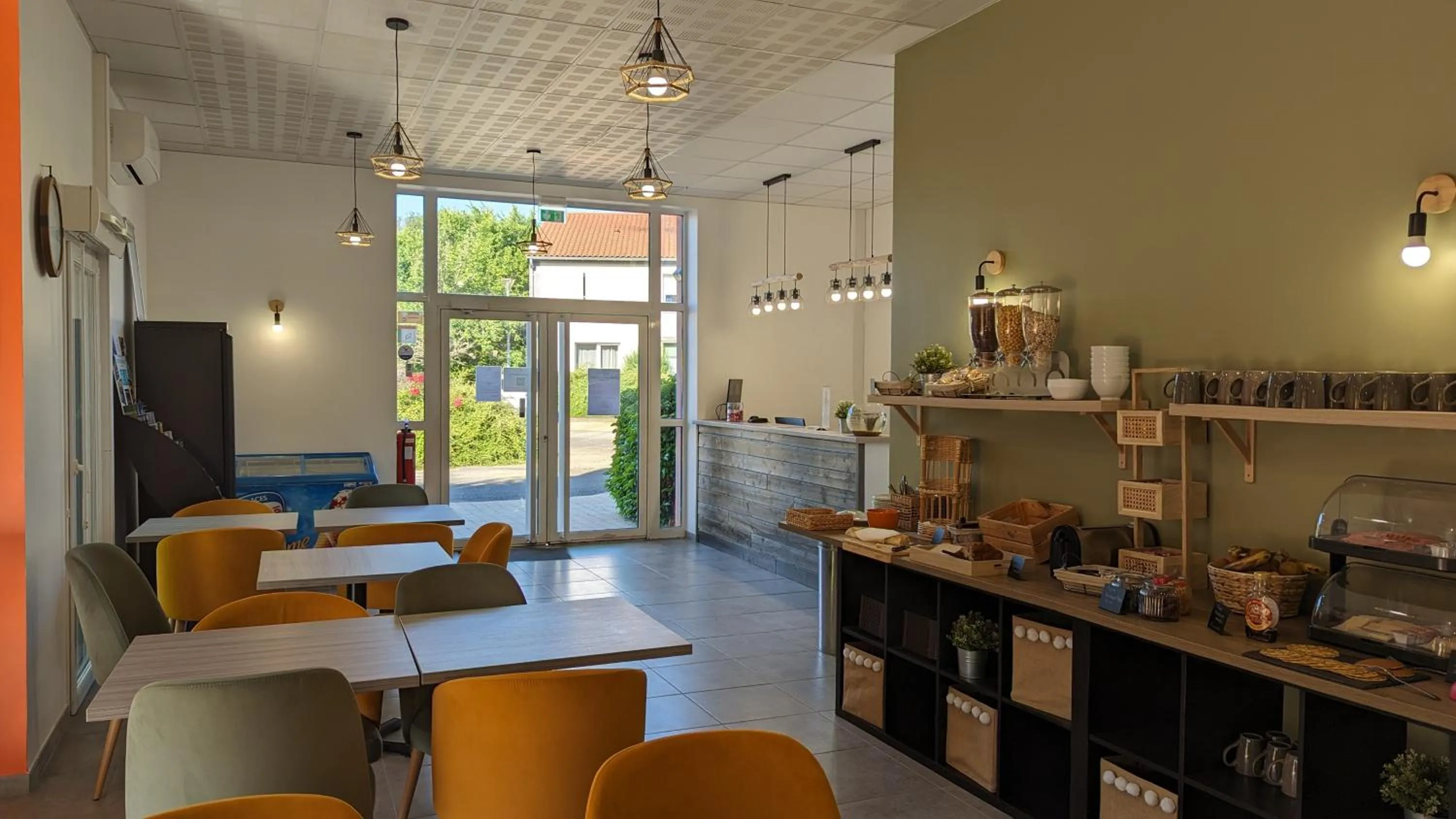 Buffet breakfast in Garden & City Clermont-Ferrand - Gerzat