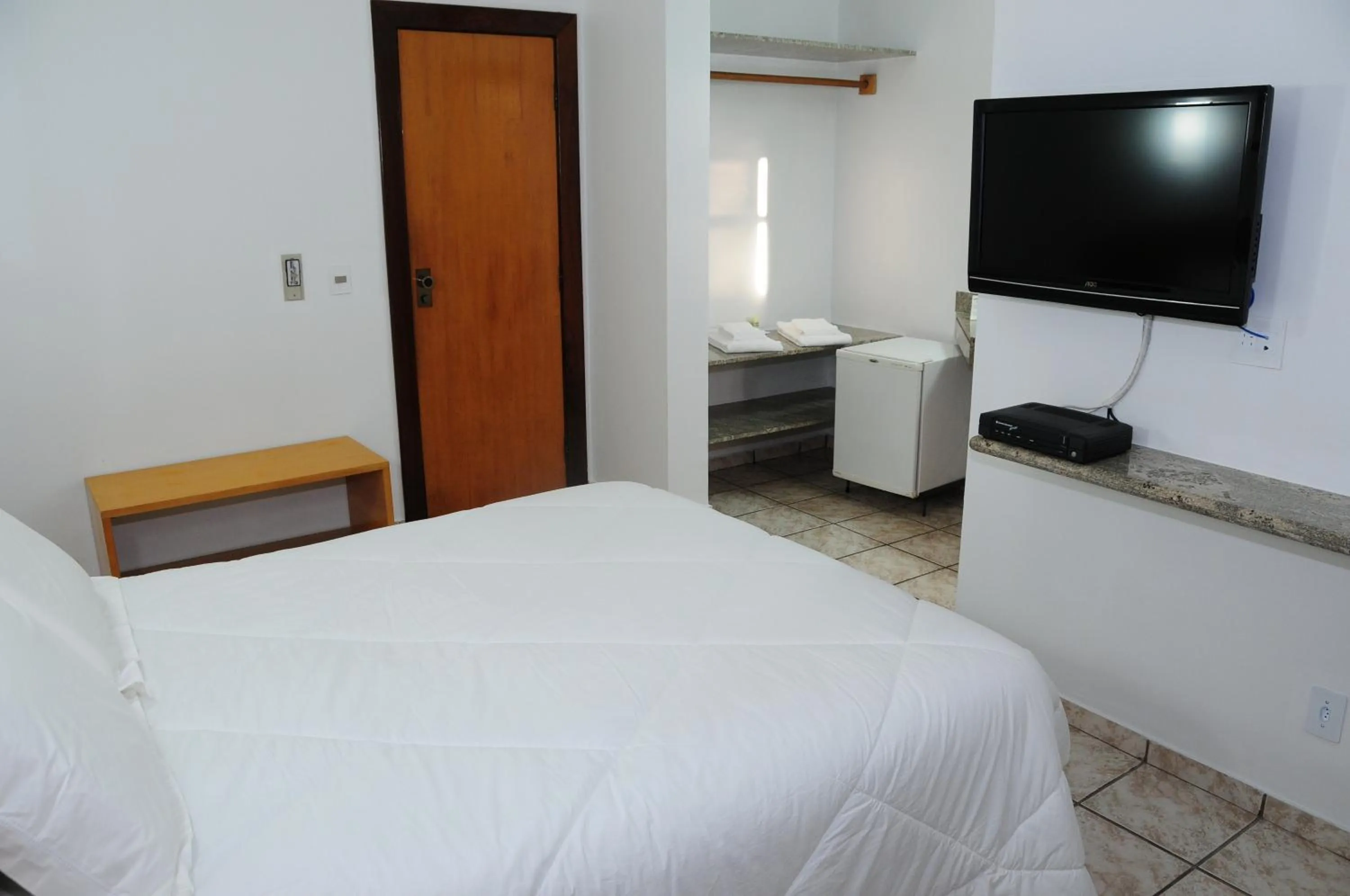 Bathroom, Bed in Panorama Tower Hotel