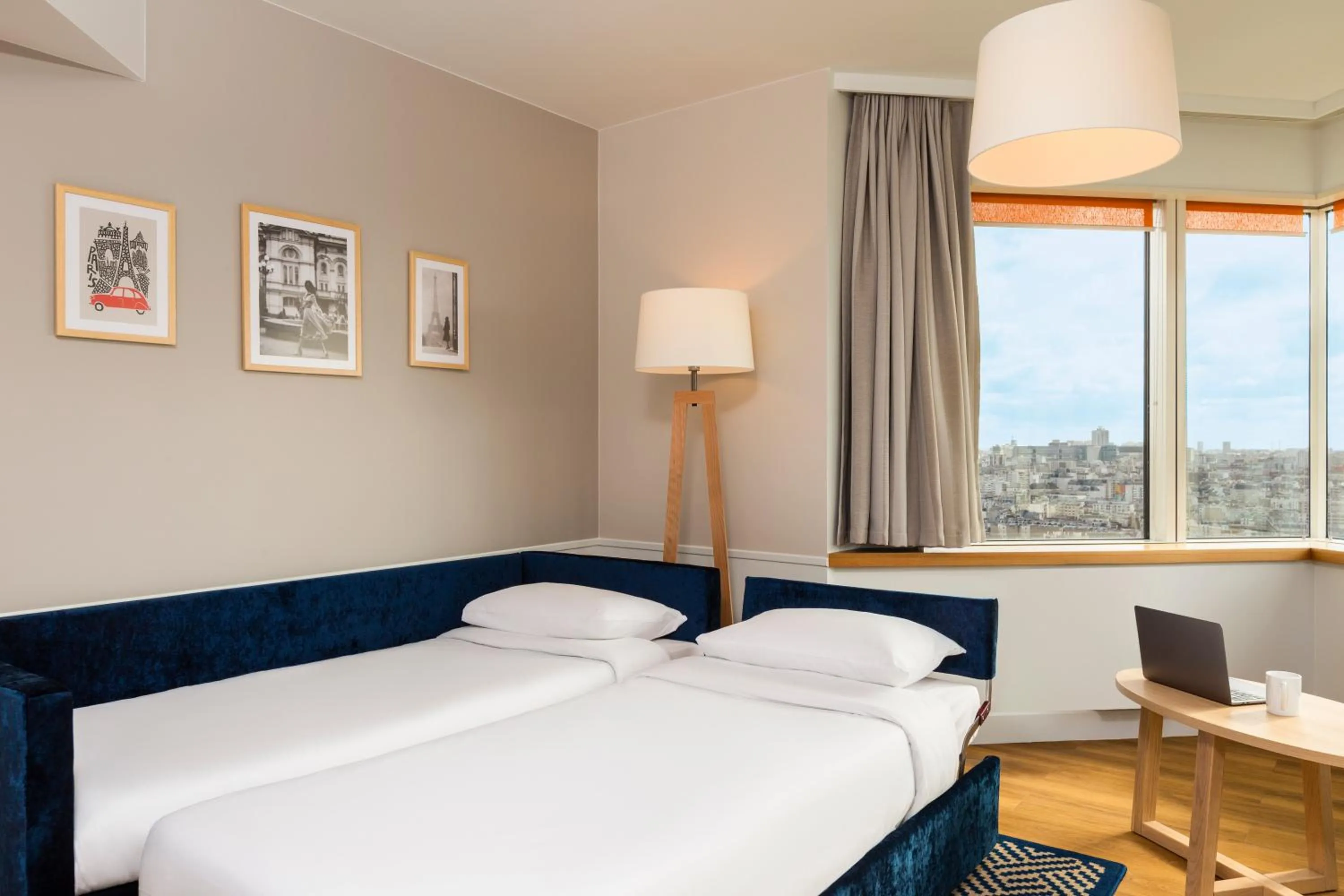 Bed in Aparthotel Adagio Paris Centre Tour Eiffel