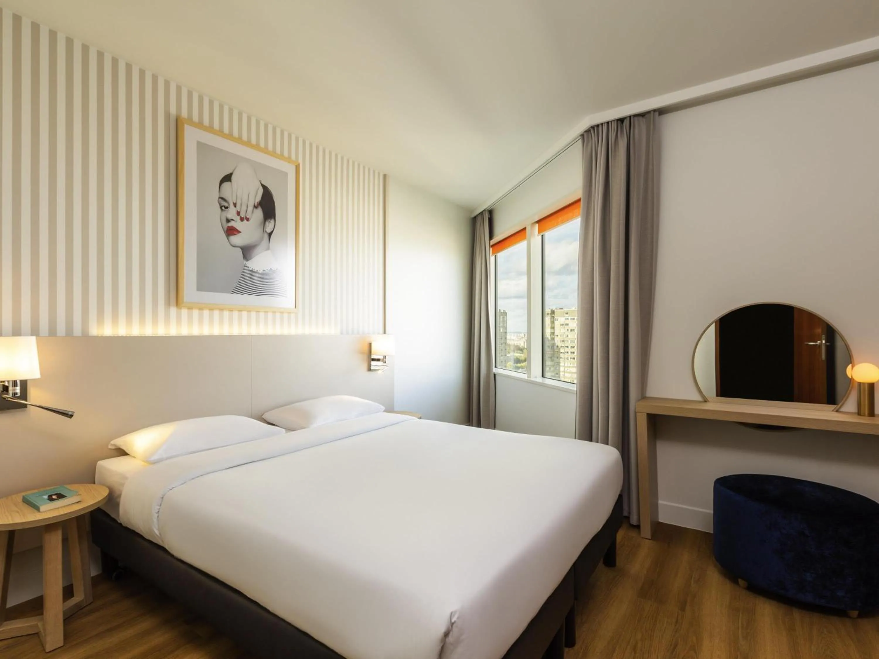 Bedroom, Bed in Aparthotel Adagio Paris Centre Tour Eiffel