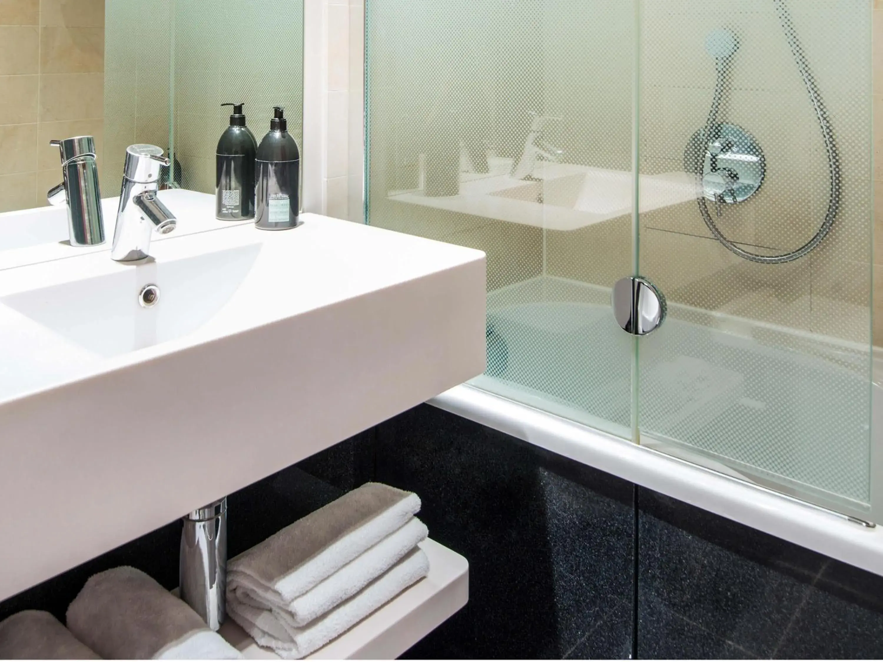 Bedroom in Aparthotel Adagio Paris Centre Tour Eiffel Bedroom in Aparthotel Adagio Paris Centre Tour Eiffel