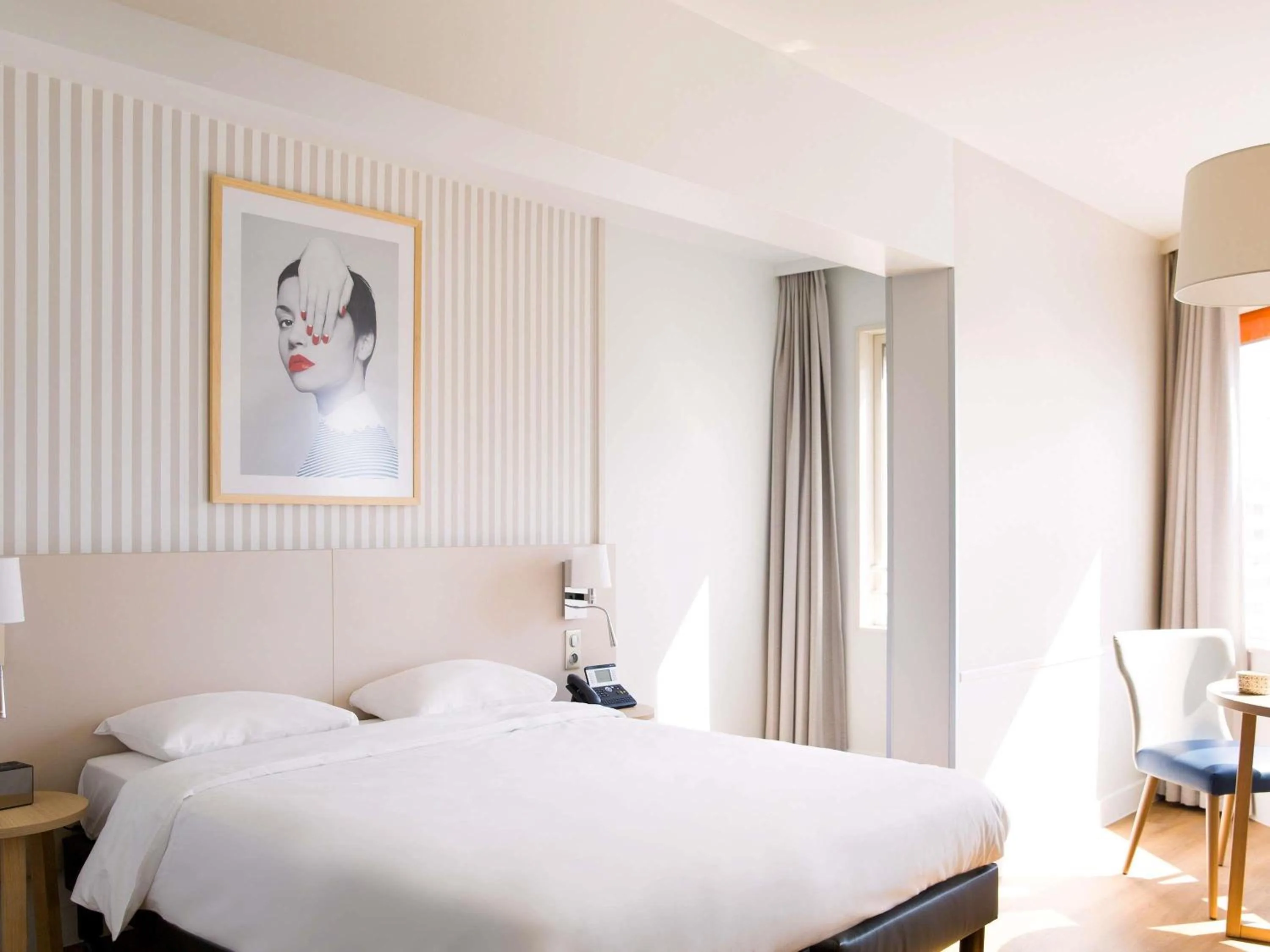 Bedroom, Bed in Aparthotel Adagio Paris Centre Tour Eiffel