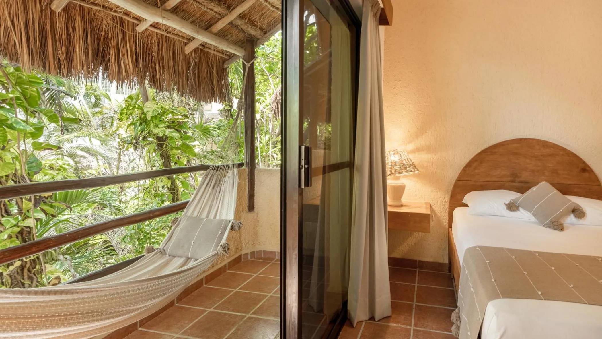 Balcony/Terrace, Bed in Hotel Casa Colibri