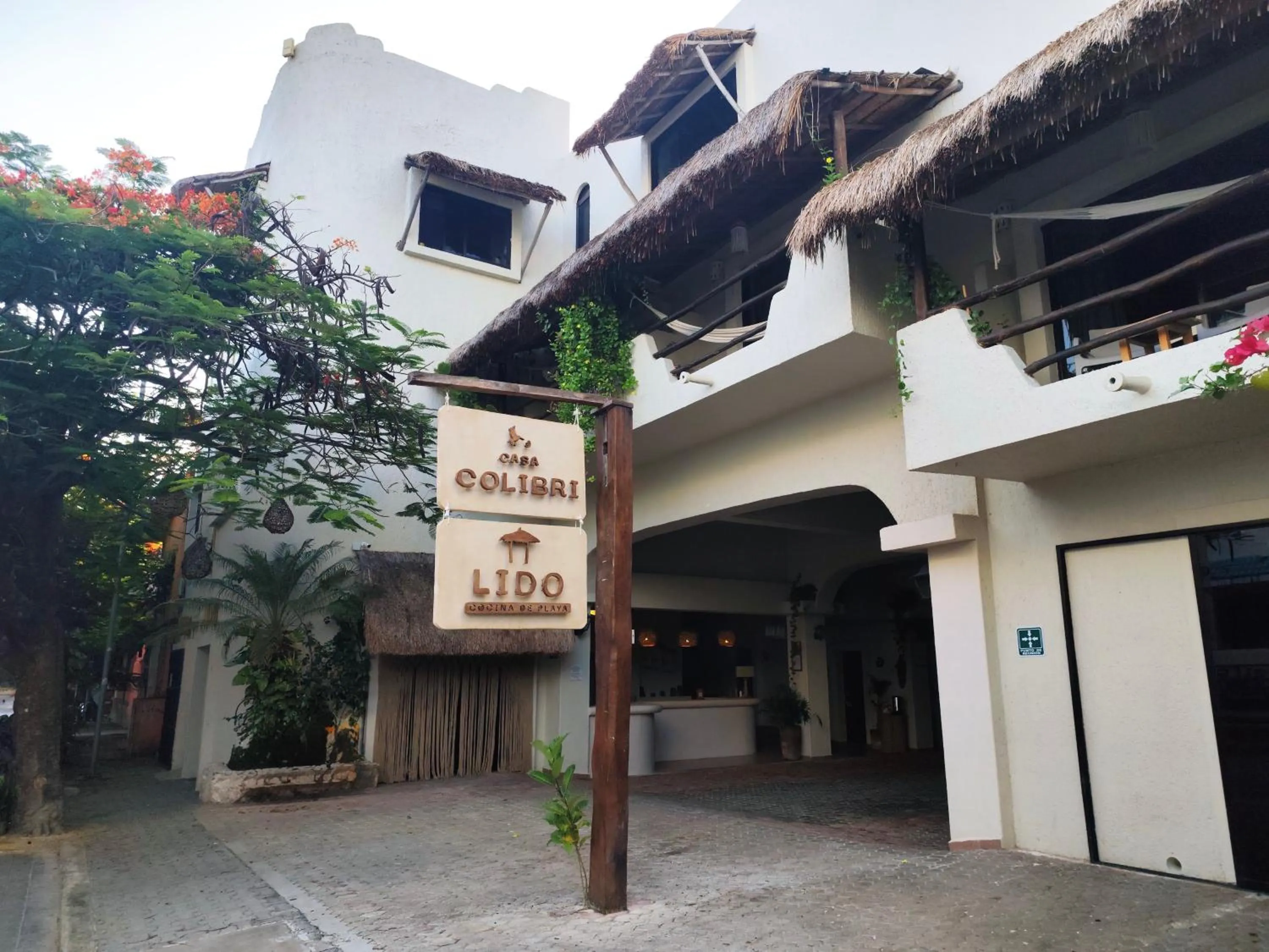 Facade/entrance in Hotel Casa Colibri