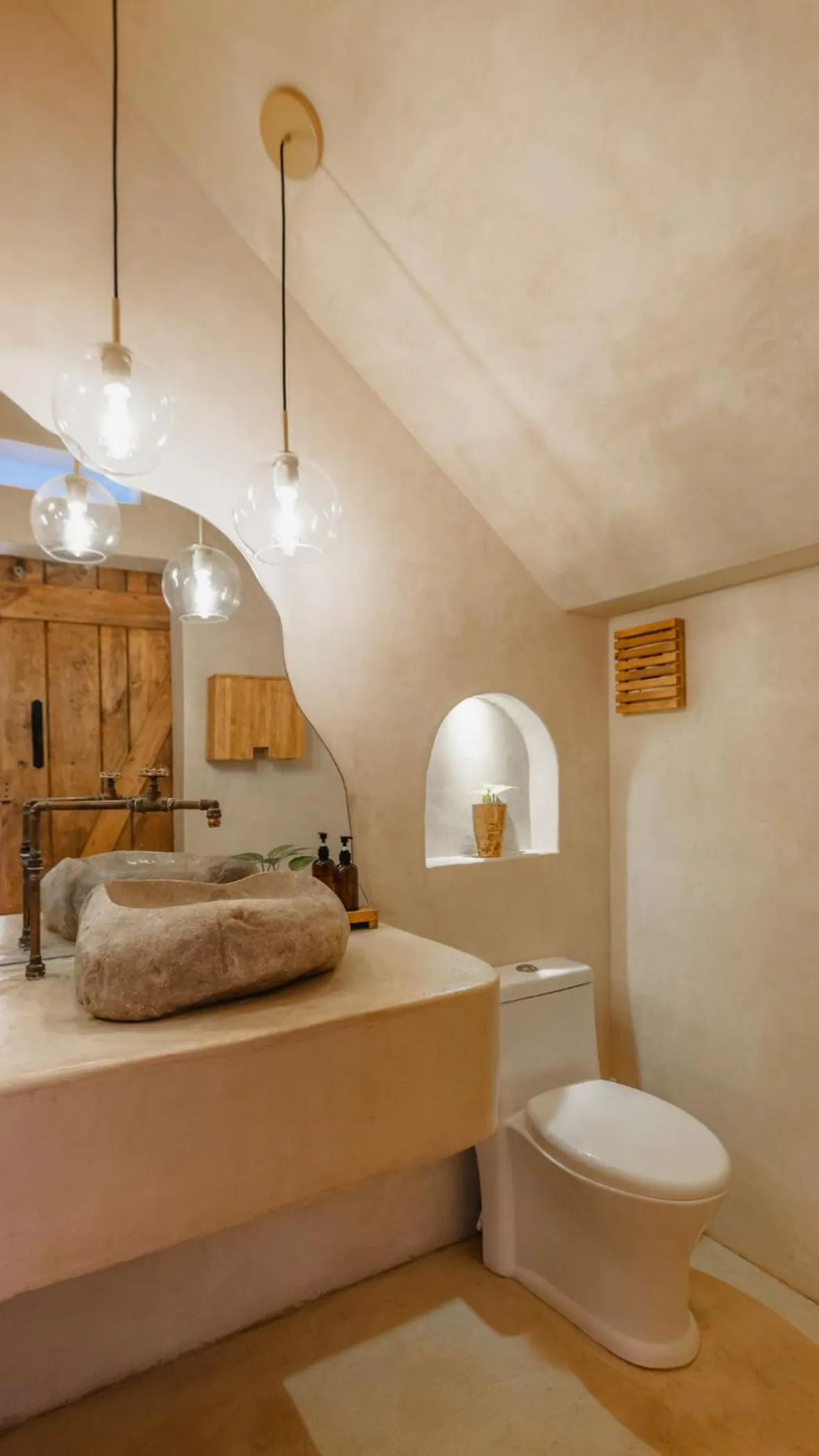 Property building in Hotel Casa Colibri