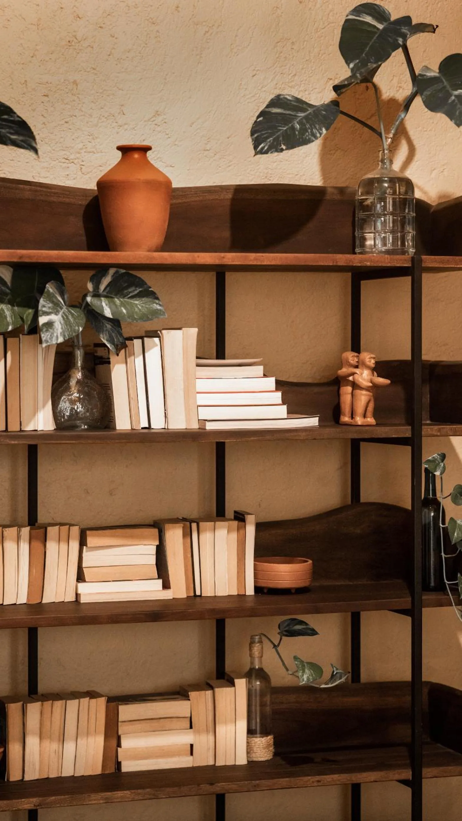 Property building in Hotel Casa Colibri