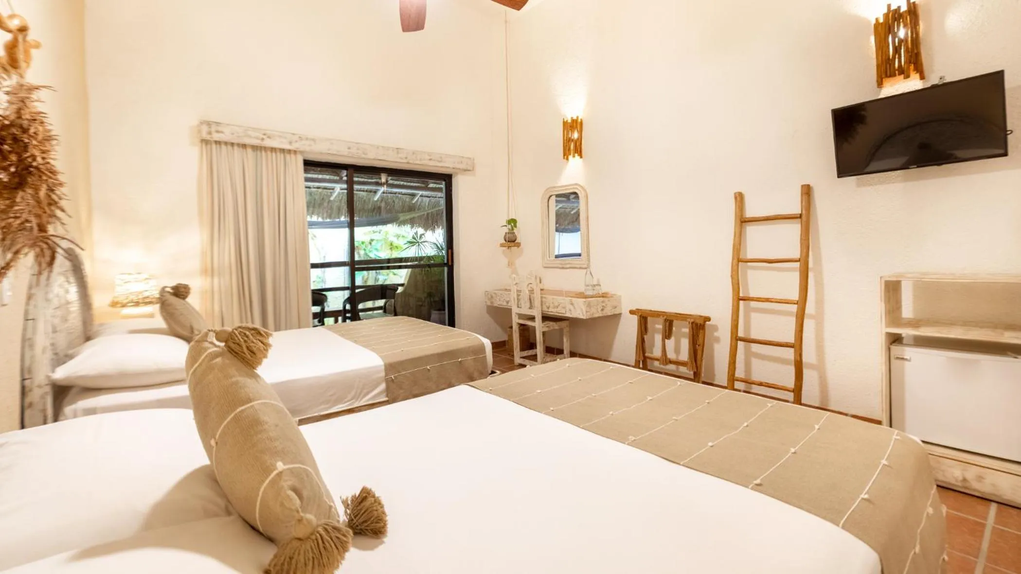 Balcony/Terrace, Bed in Hotel Casa Colibri