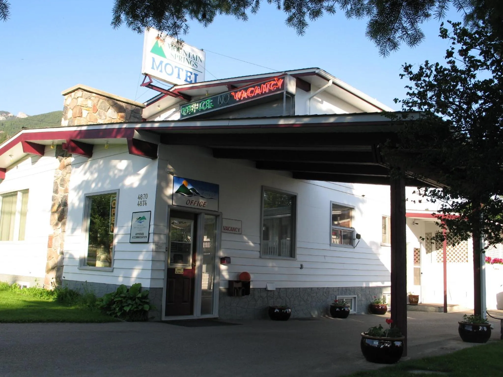 Facade/entrance in Mountain Springs Motel