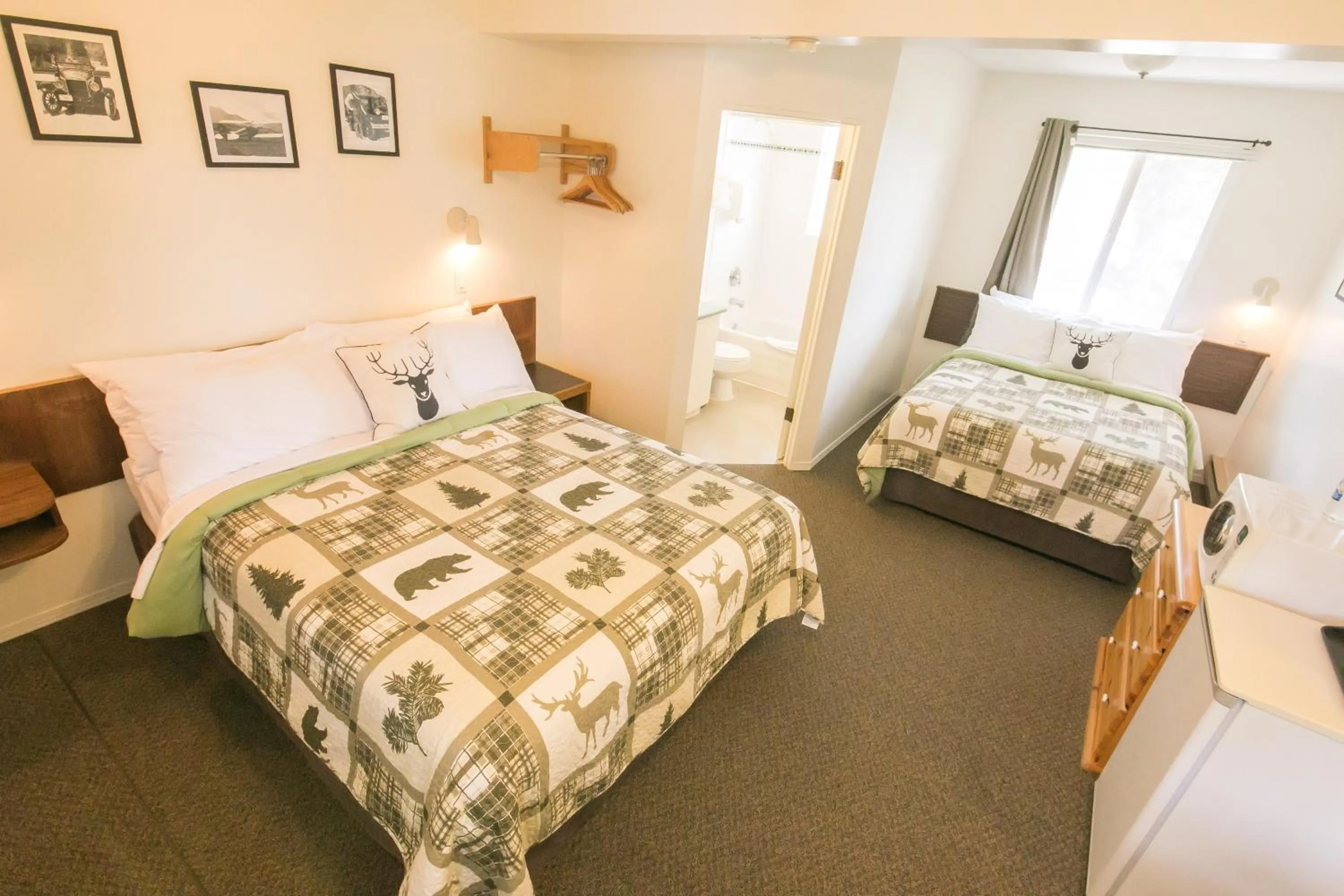 Bed in Mountain Springs Motel