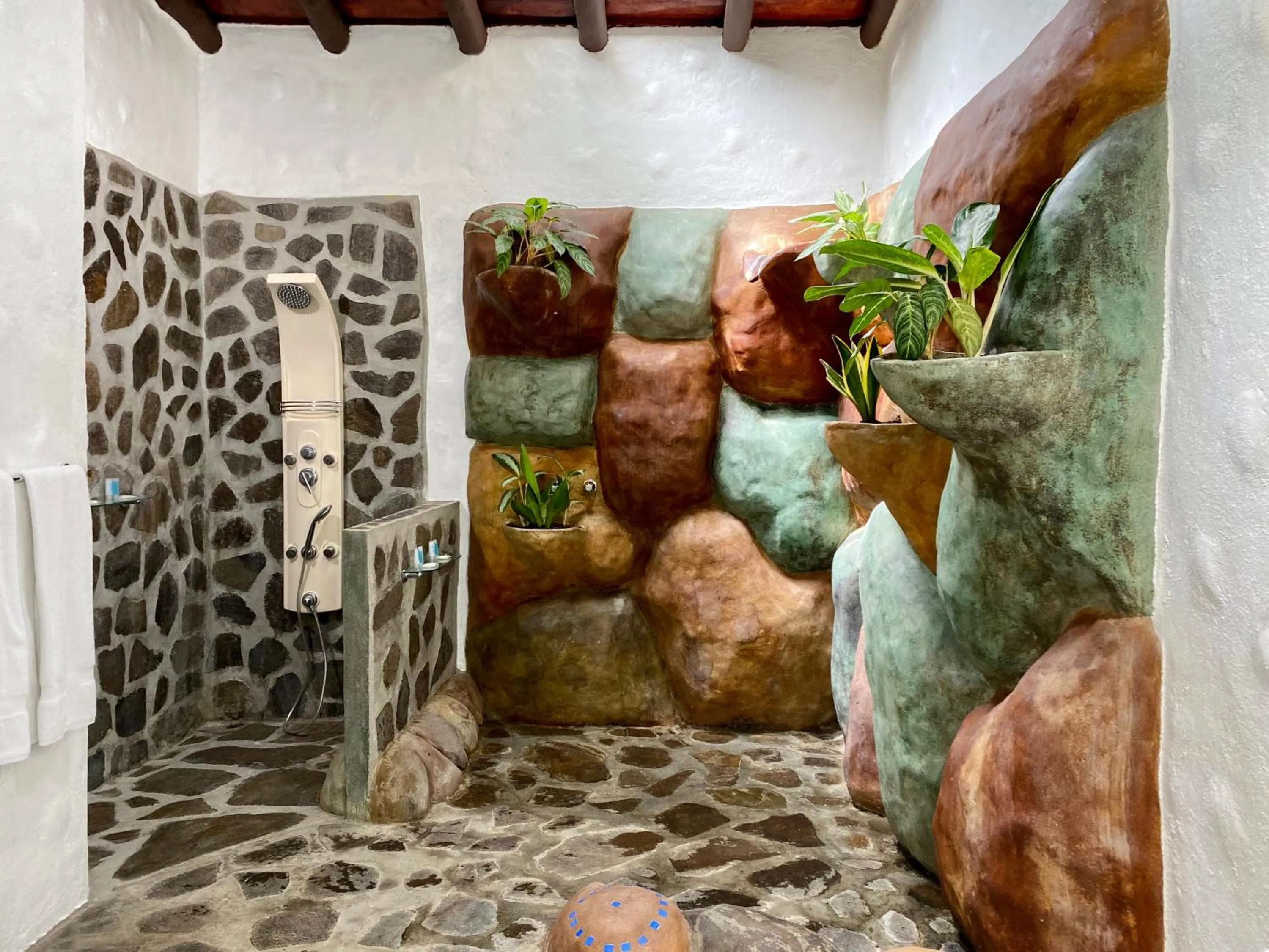 Shower in Hotel Mountain Paradise