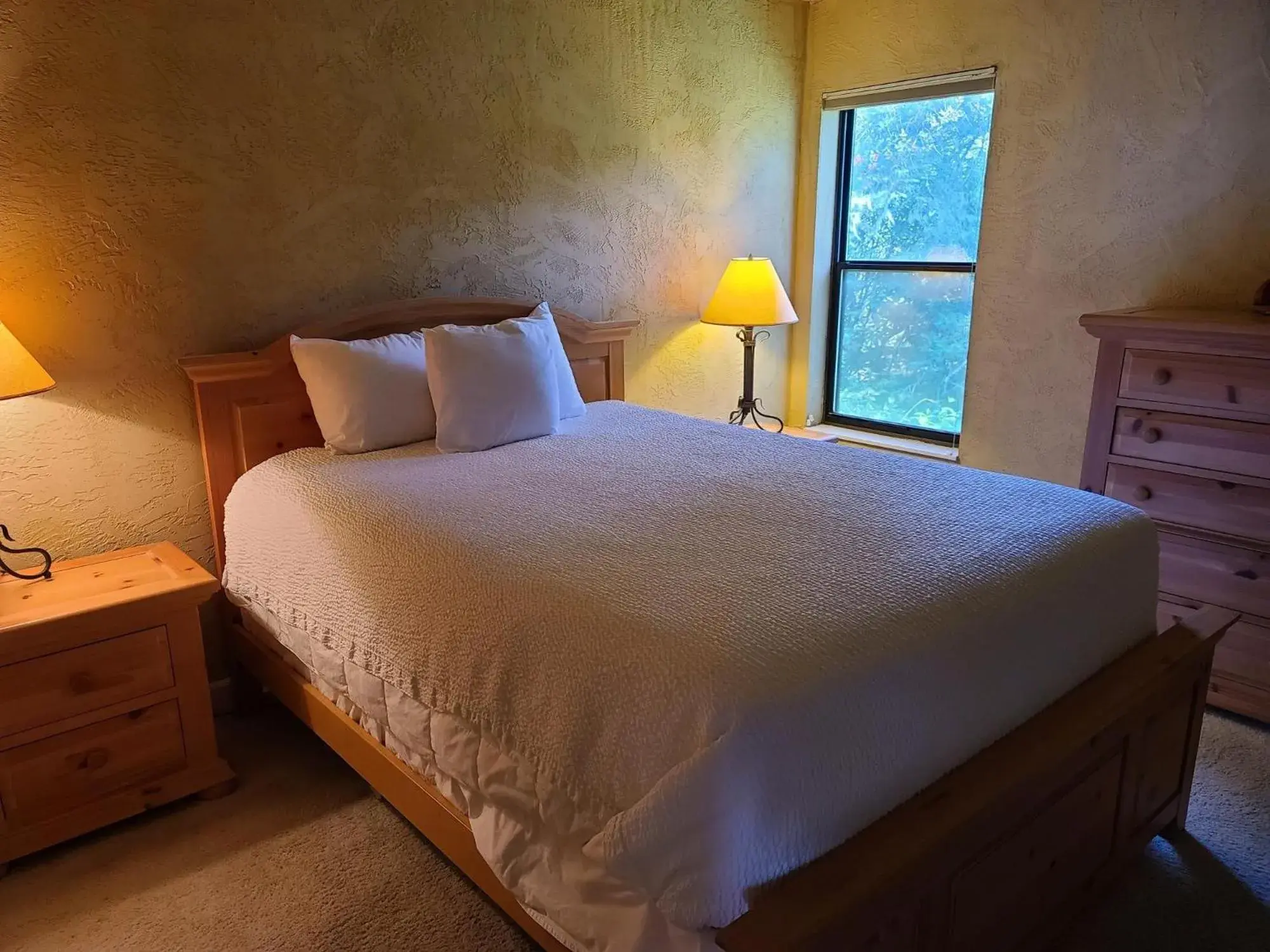 Bedroom, Bed in Embarcadero Resort Bedroom, Bed in Embarcadero Resort