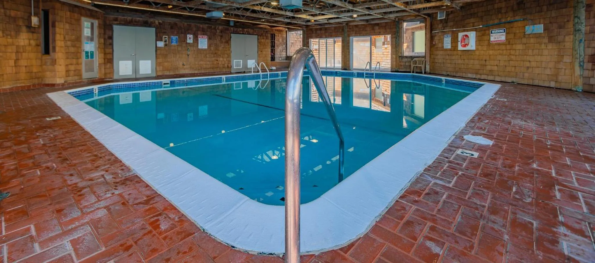 Swimming pool in Embarcadero Resort