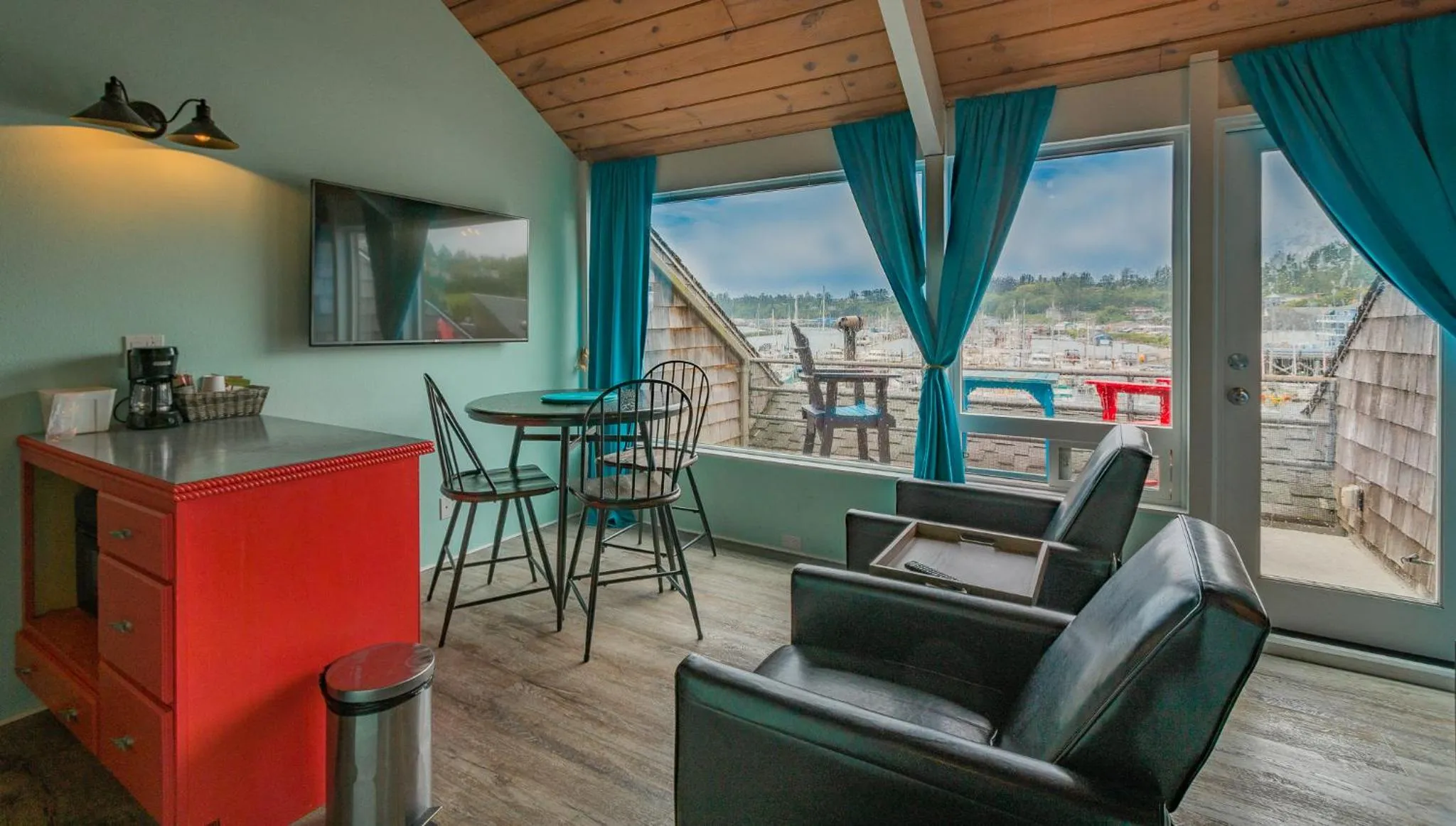 Seating area in Embarcadero Resort