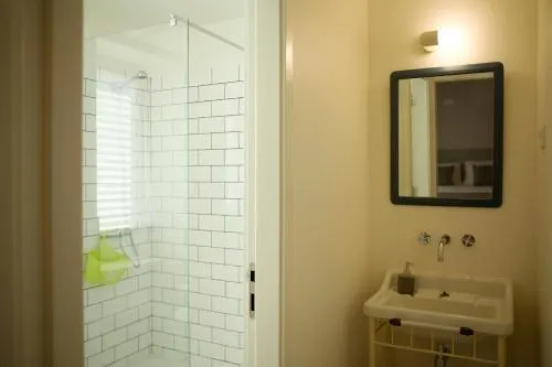 THE HOLY COW - Hostel & Suites