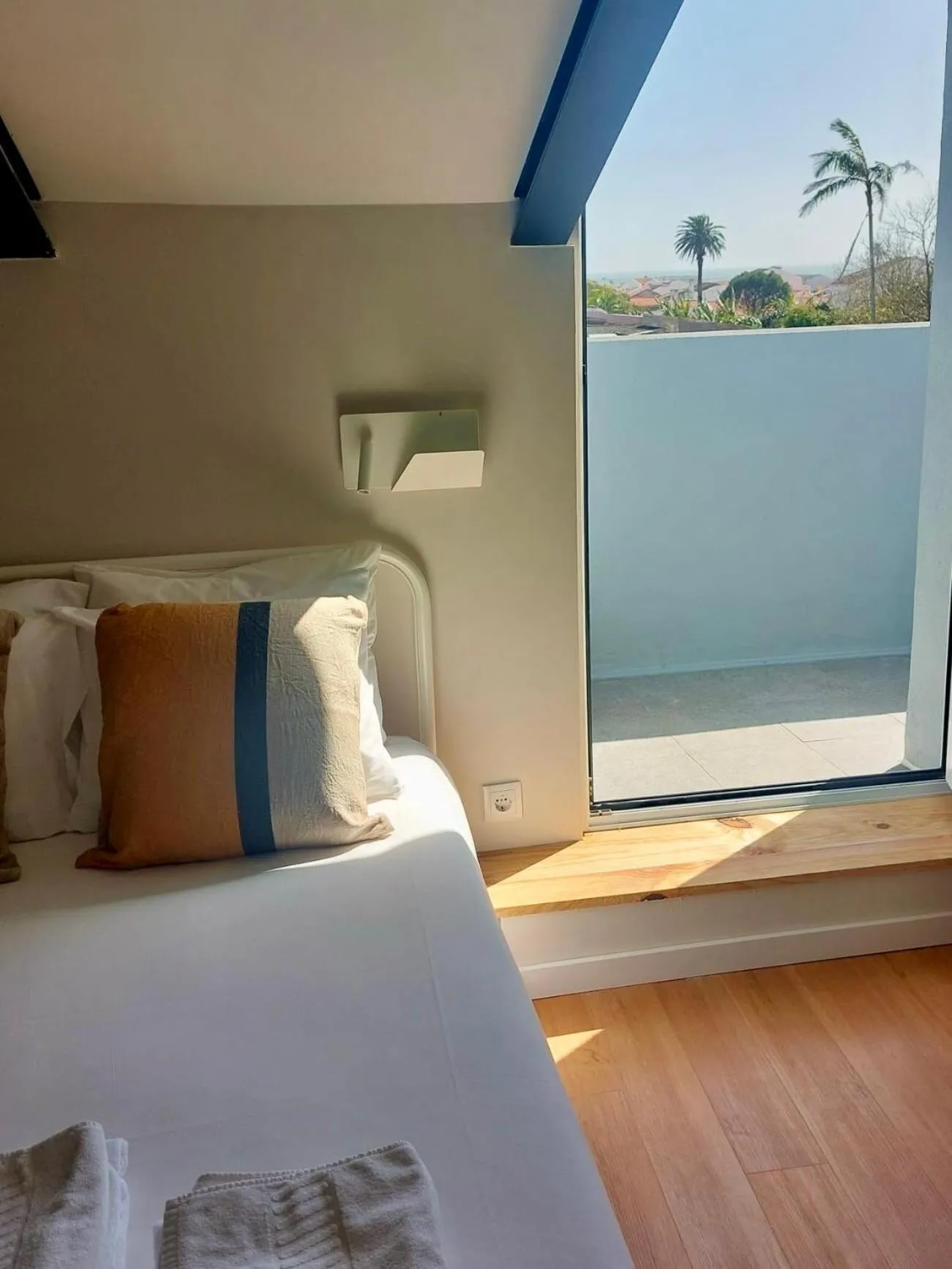 Photo of the whole room, Bed in THE HOLY COW - Hostel & Suites