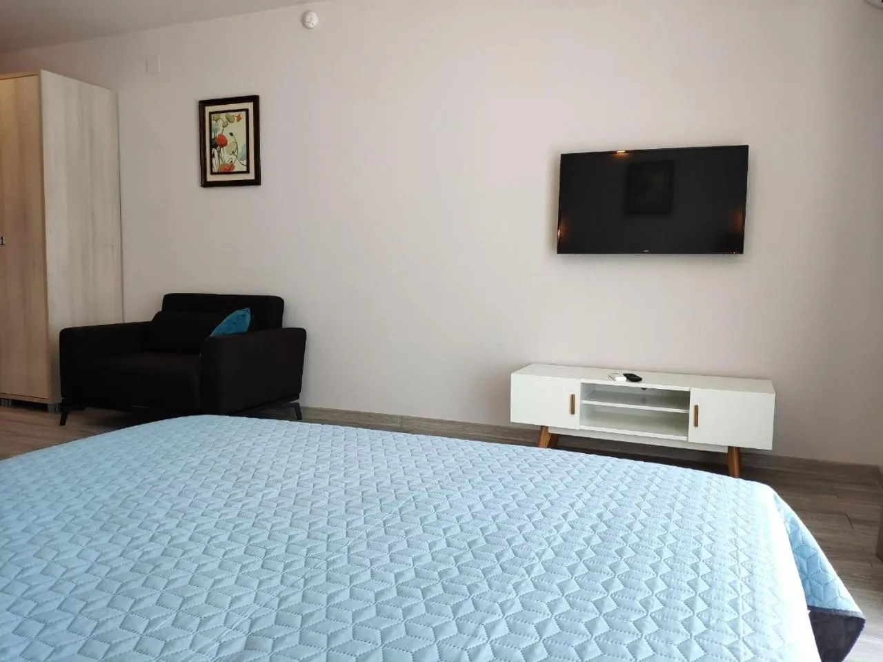 Photo of the whole room in Green Line