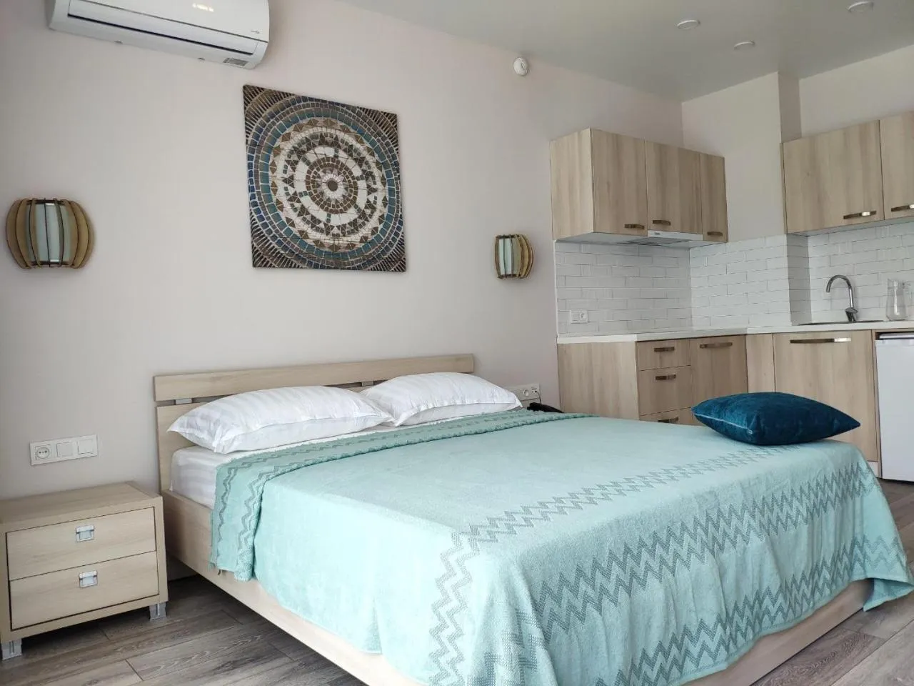 Photo of the whole room in Green Line