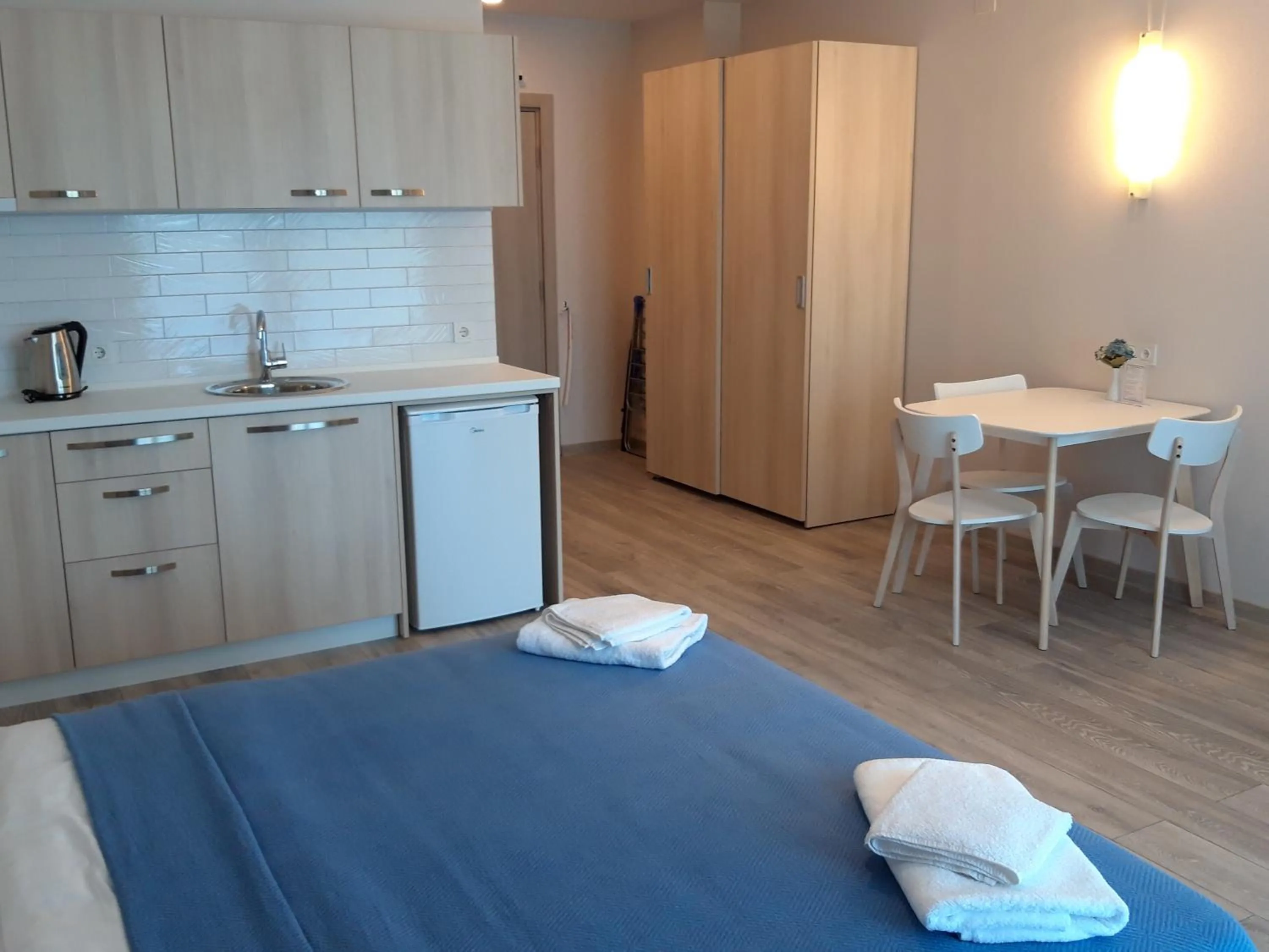 Photo of the whole room in Green Line