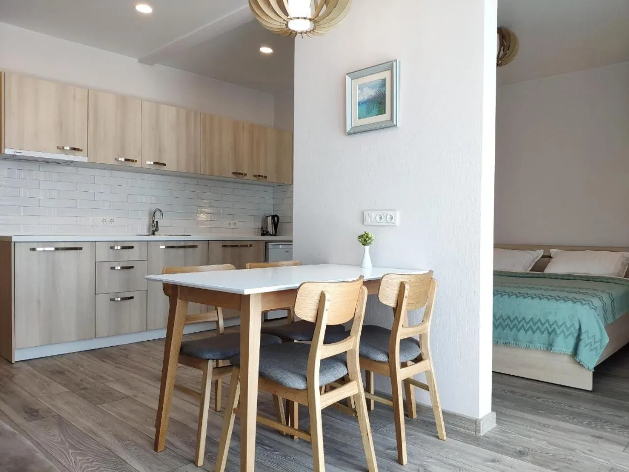 Photo of the whole room in Green Line