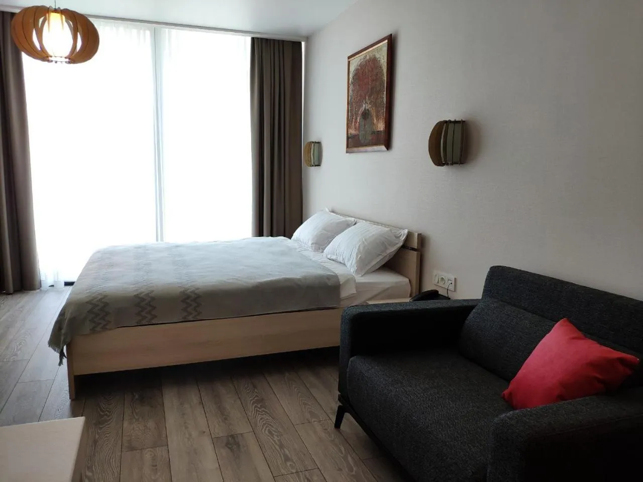 Photo of the whole room in Green Line