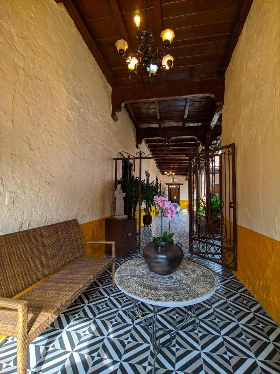 Facade/entrance in Casa Vieja
