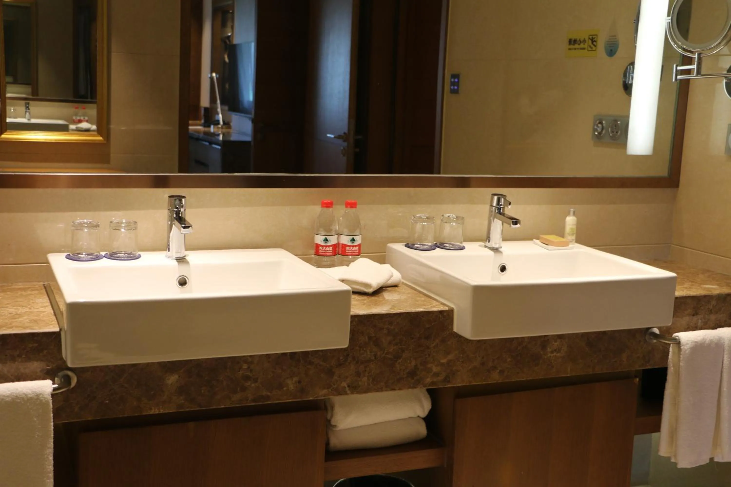 Toilet in DoubleTree By Hilton Jiaxing