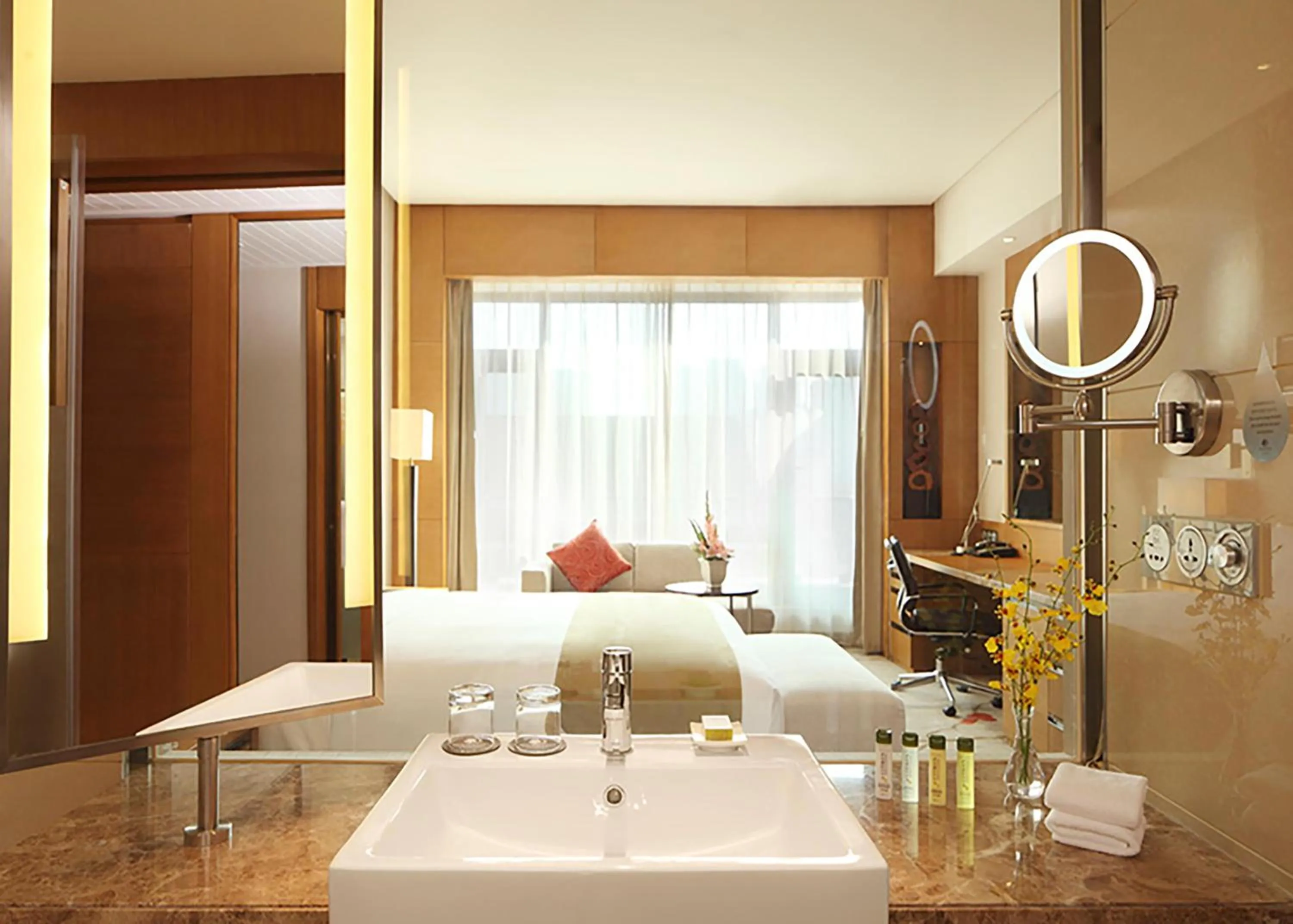 Bathroom, Bed in DoubleTree By Hilton Jiaxing