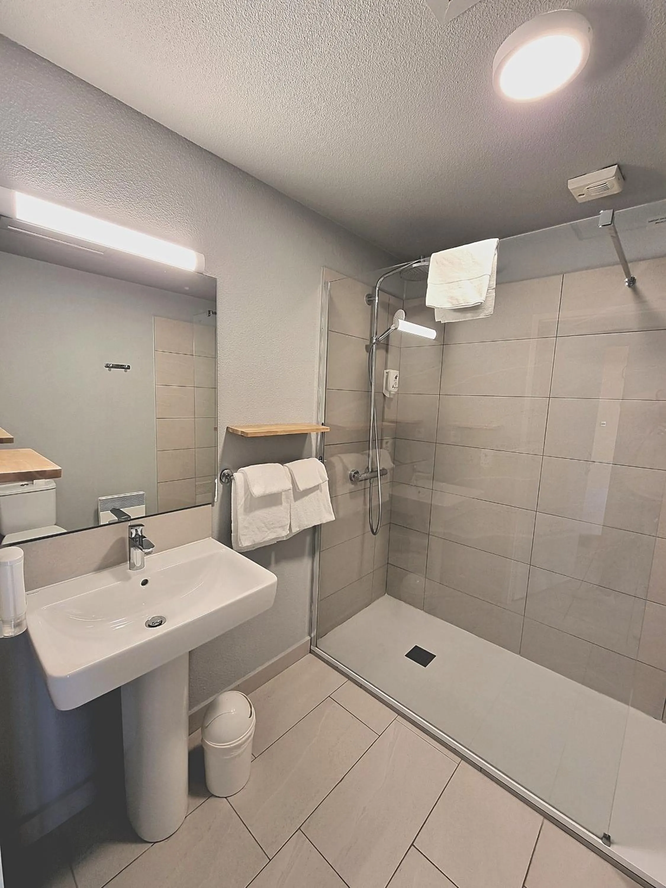 Shower in Garden & City Lyon - Lissieu