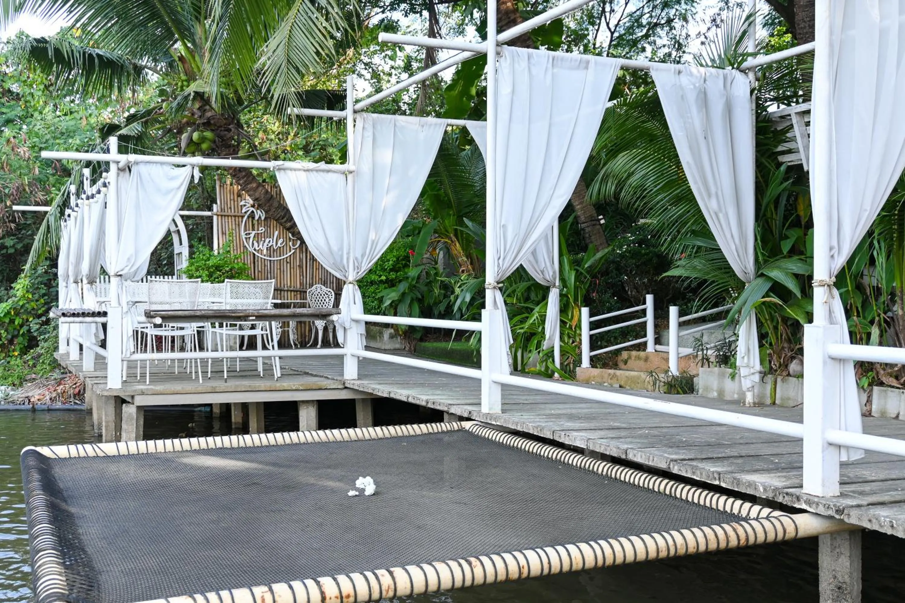 Restaurant/places to eat in Aranta Suvarnabhumi