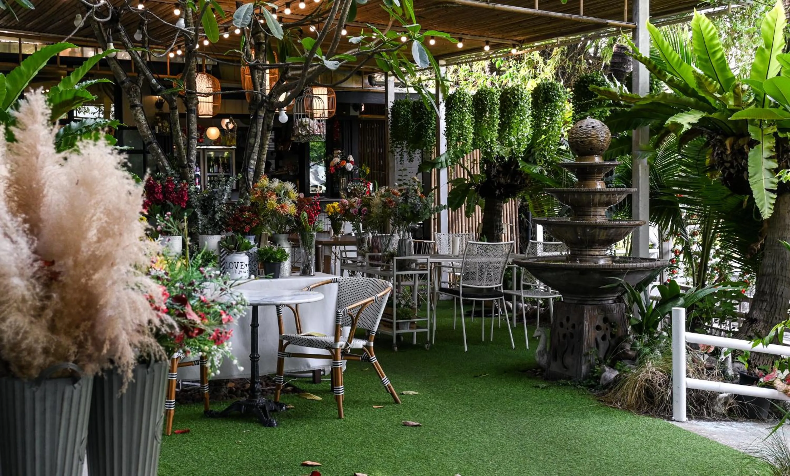 Restaurant/places to eat in Aranta Suvarnabhumi