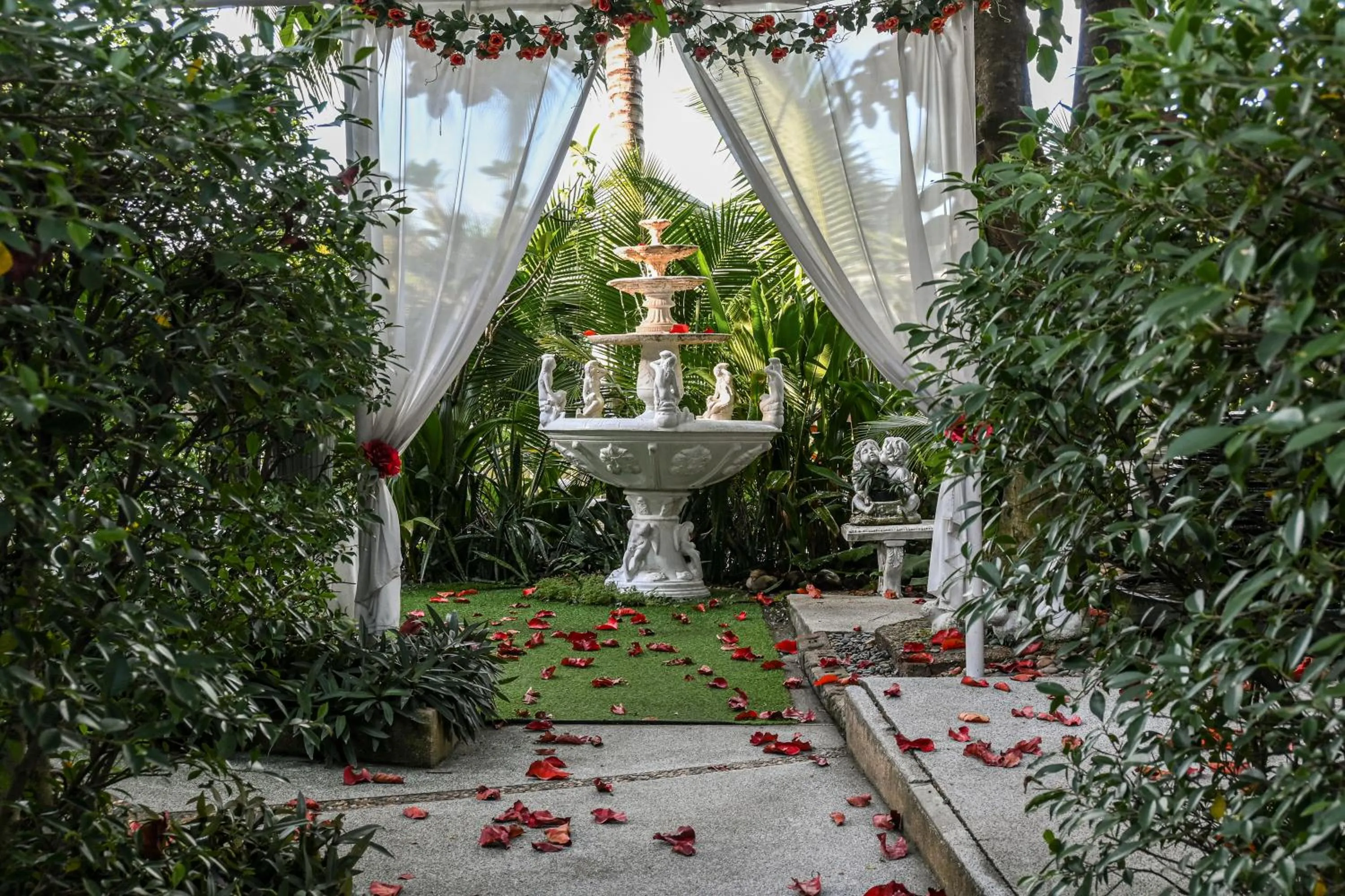 Restaurant/places to eat in Aranta Suvarnabhumi