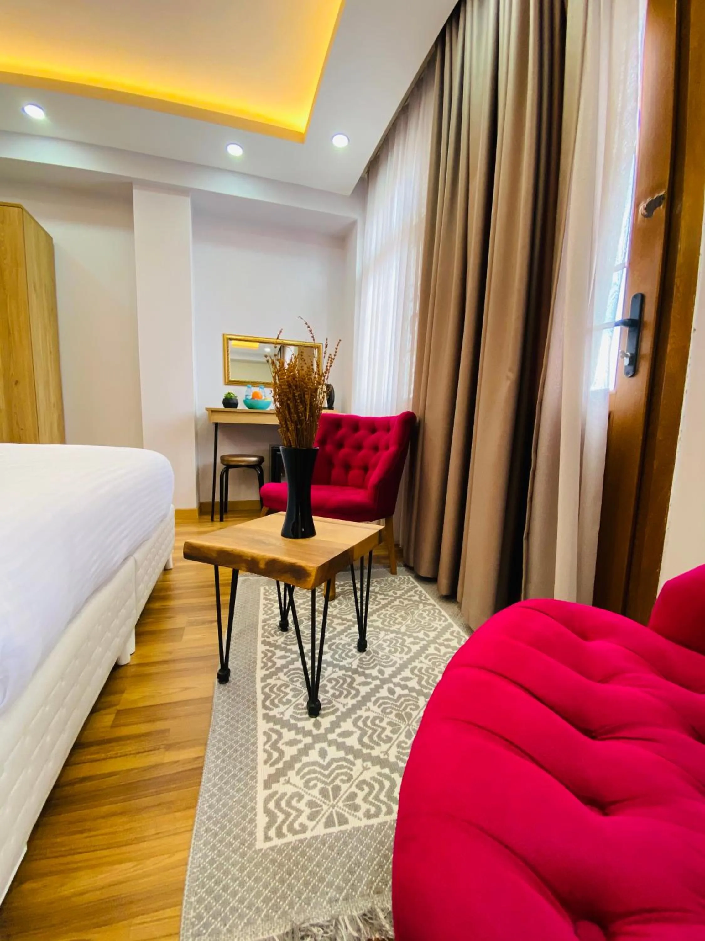 Seating area, Bed in PALMERA OLD CITY