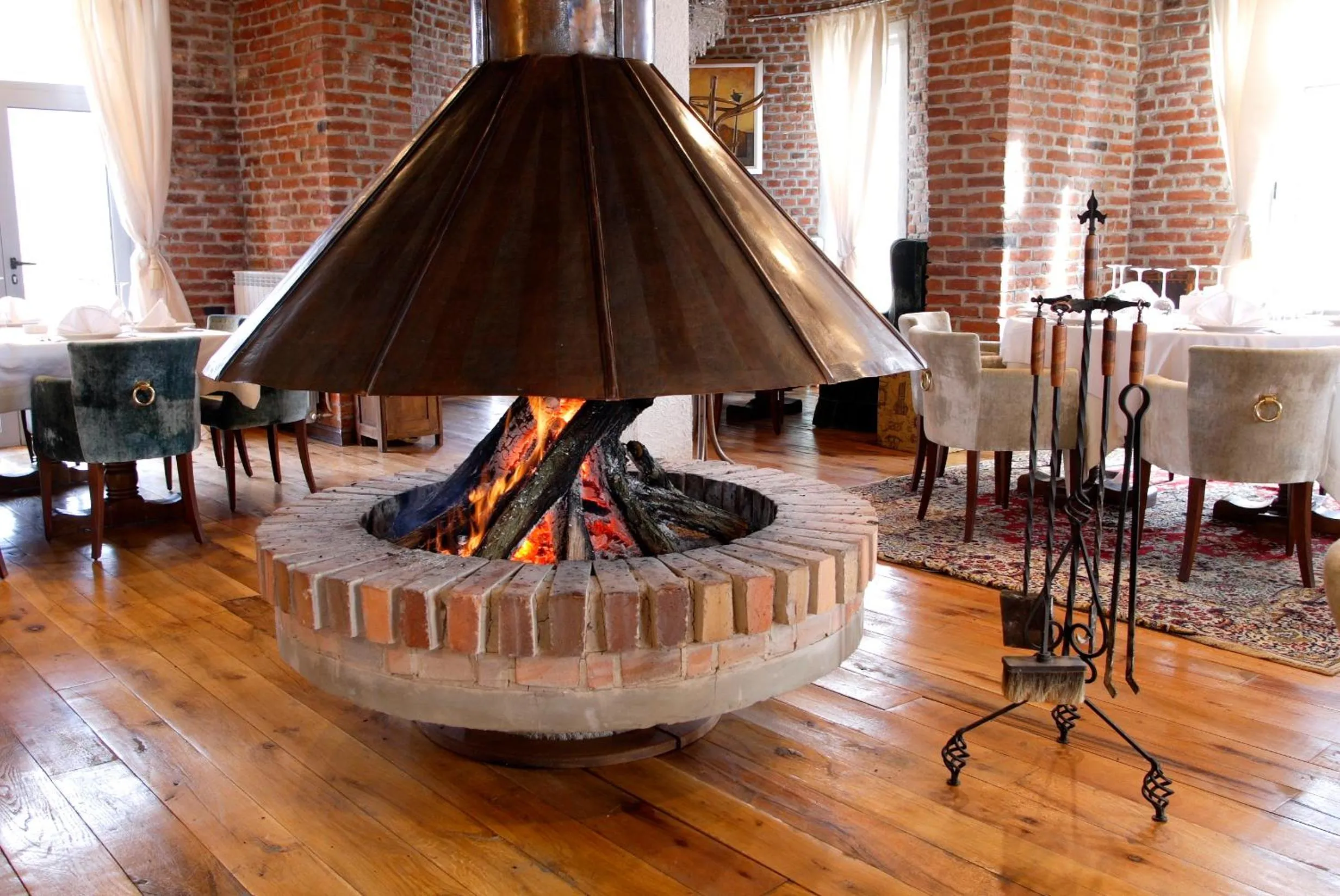 Restaurant/places to eat in Chateau Copsa Complex