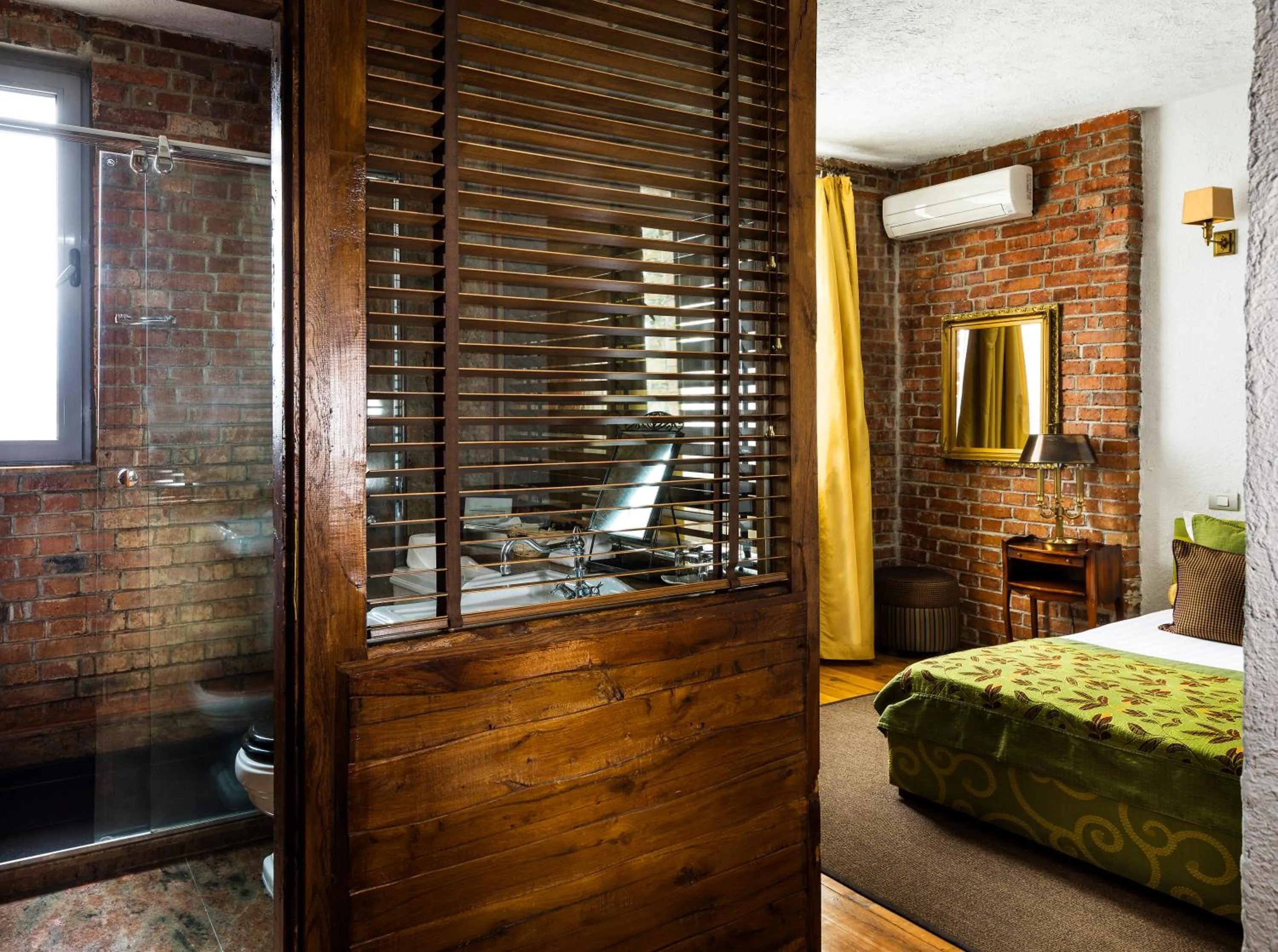Bathroom, Bed in Chateau Copsa Complex