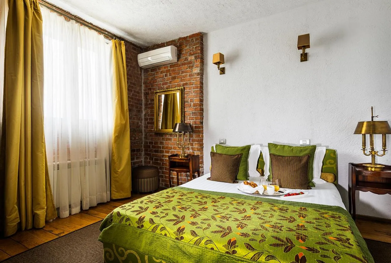 Bed in Chateau Copsa Complex