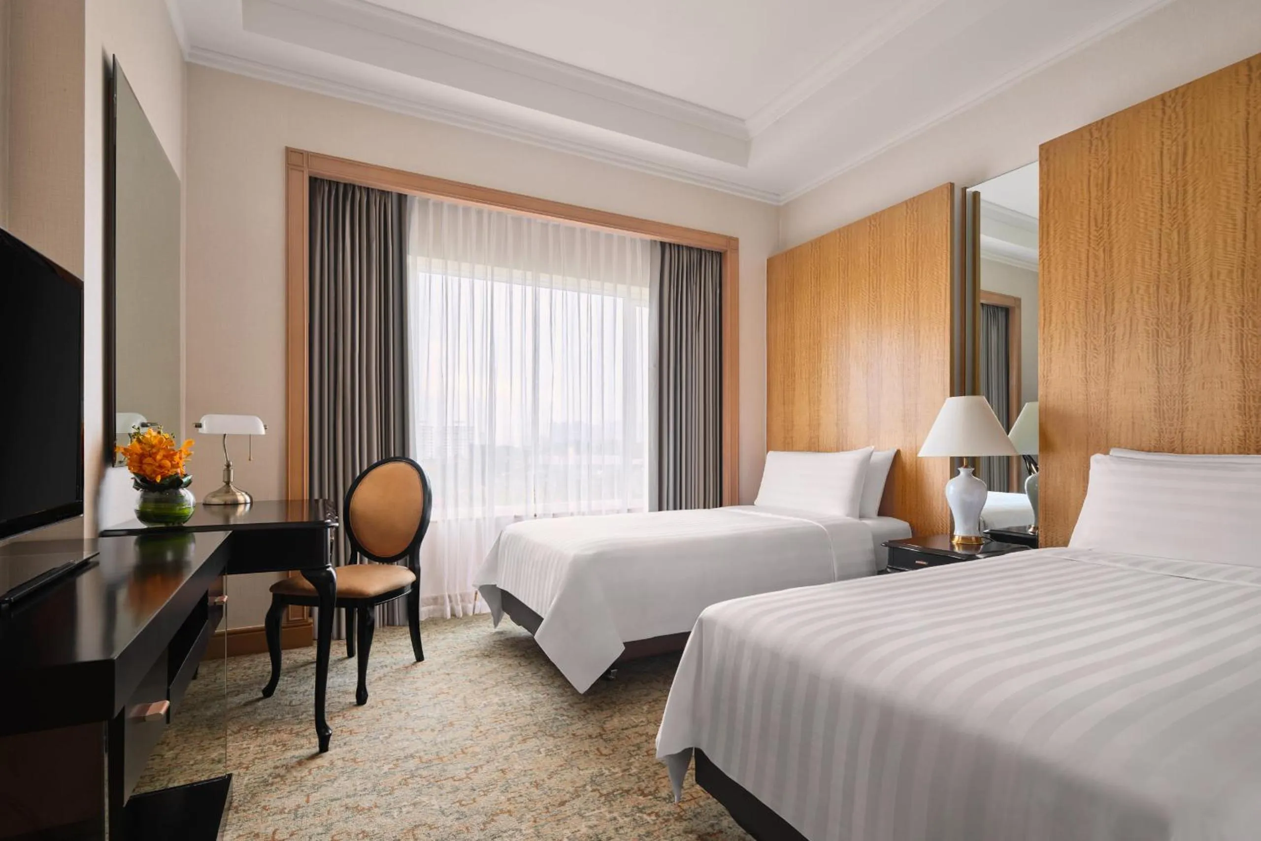 Bedroom, Bed in Shangri-La Apartments