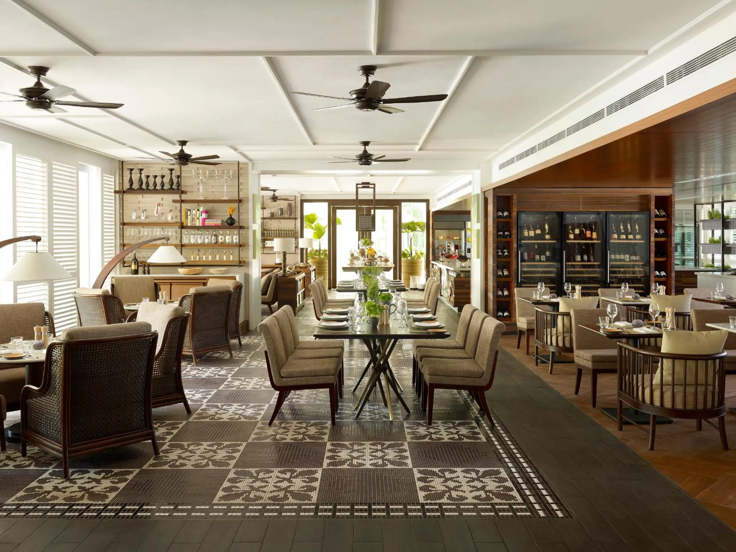 Restaurant/places to eat in Shangri-La Apartments