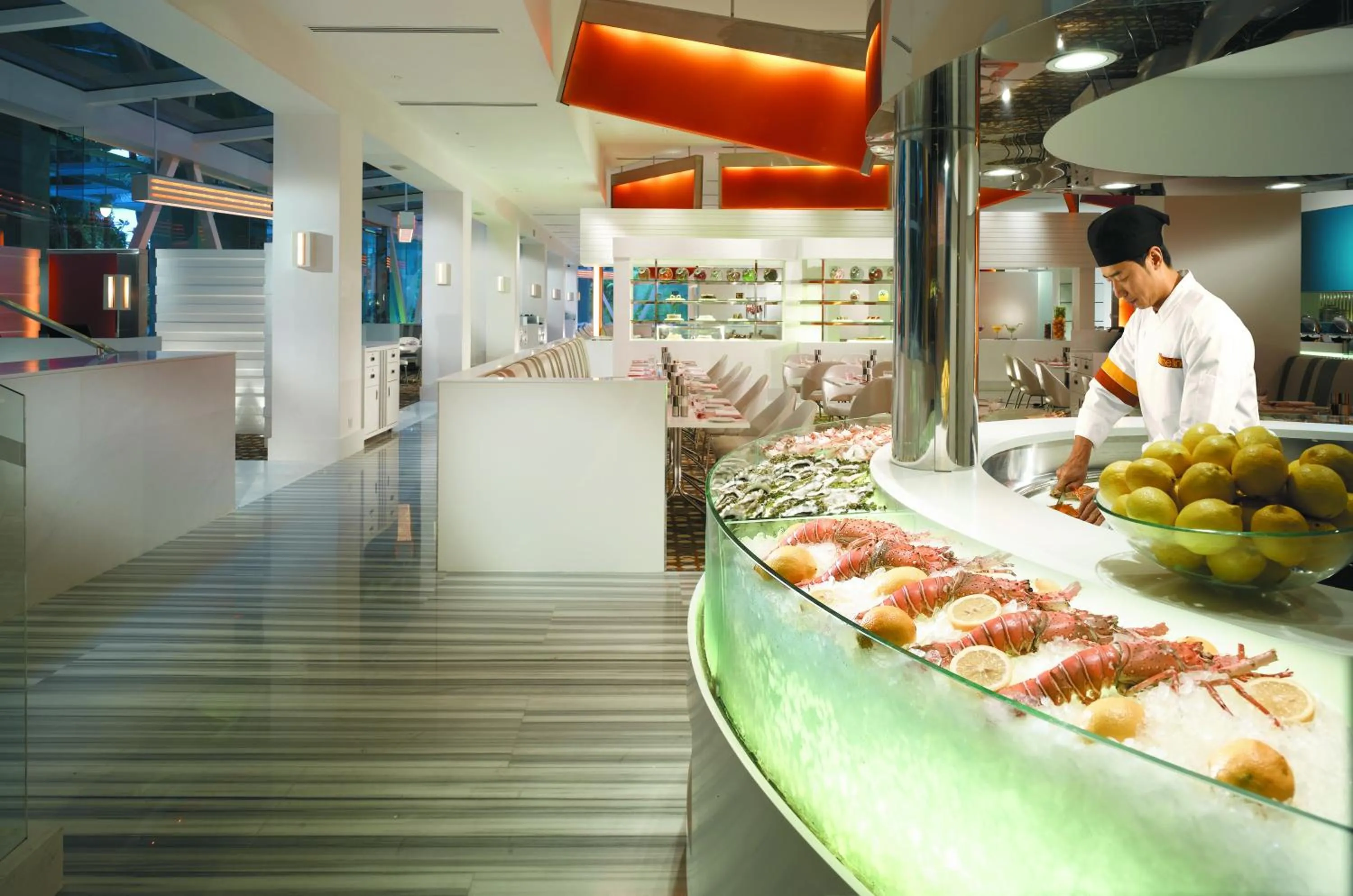 Restaurant/places to eat in Shangri-La Apartments