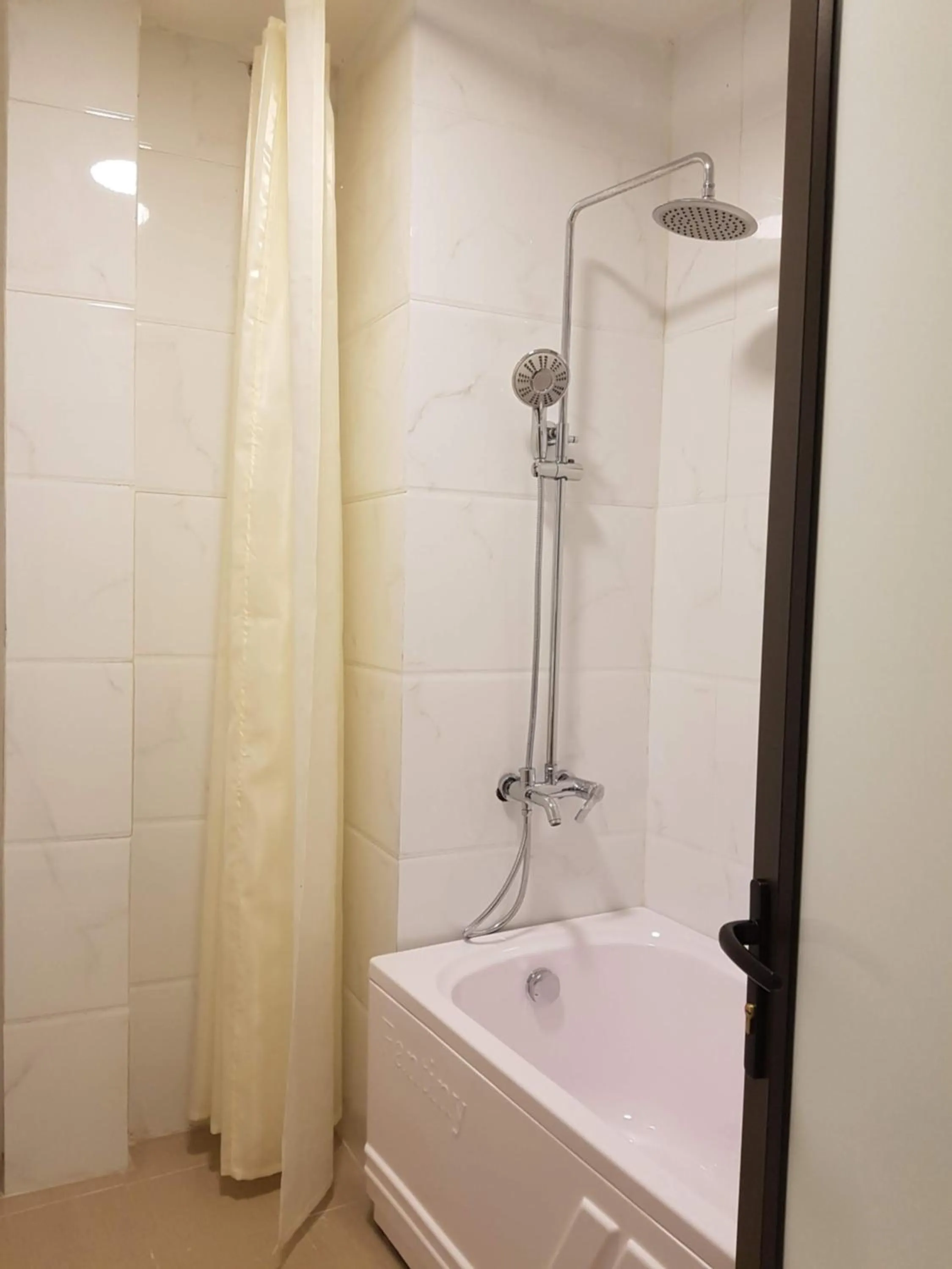 Bath in Anova 2 Hotel