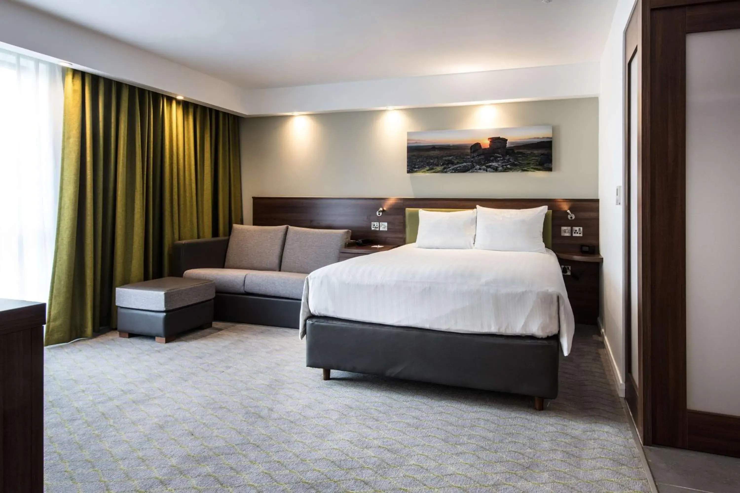 Living room, Bed in Hampton By Hilton Exeter Airport