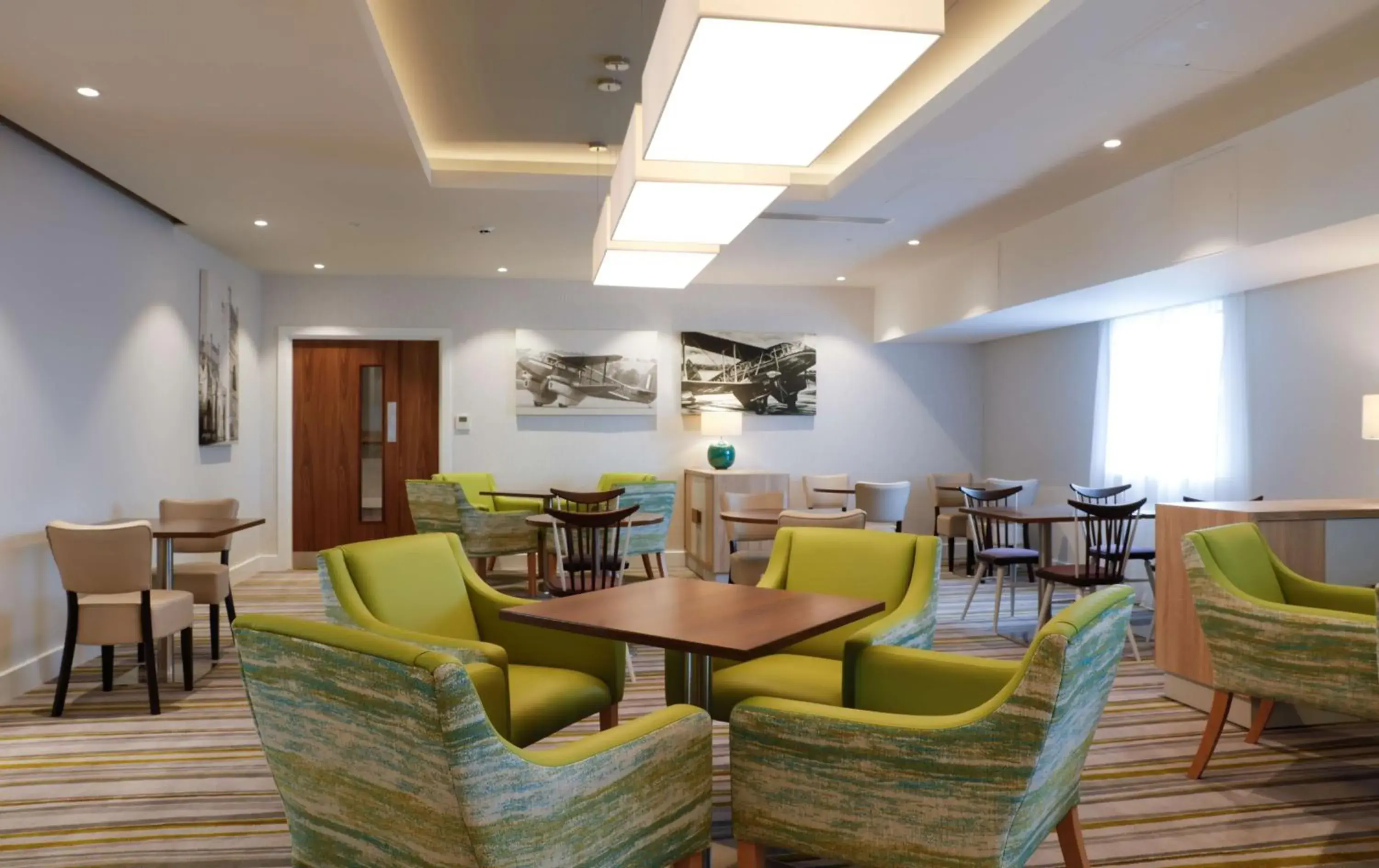 Lobby or reception, Lounge/Bar in Hampton By Hilton Exeter Airport