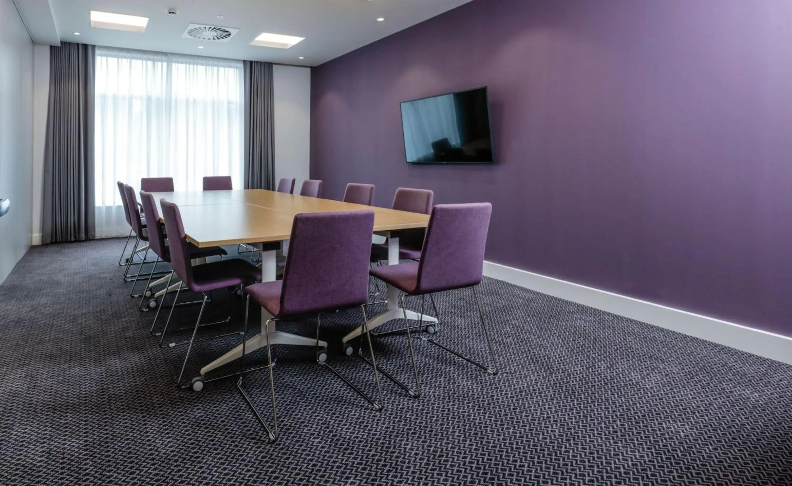 Meeting/conference room in Hampton By Hilton Exeter Airport