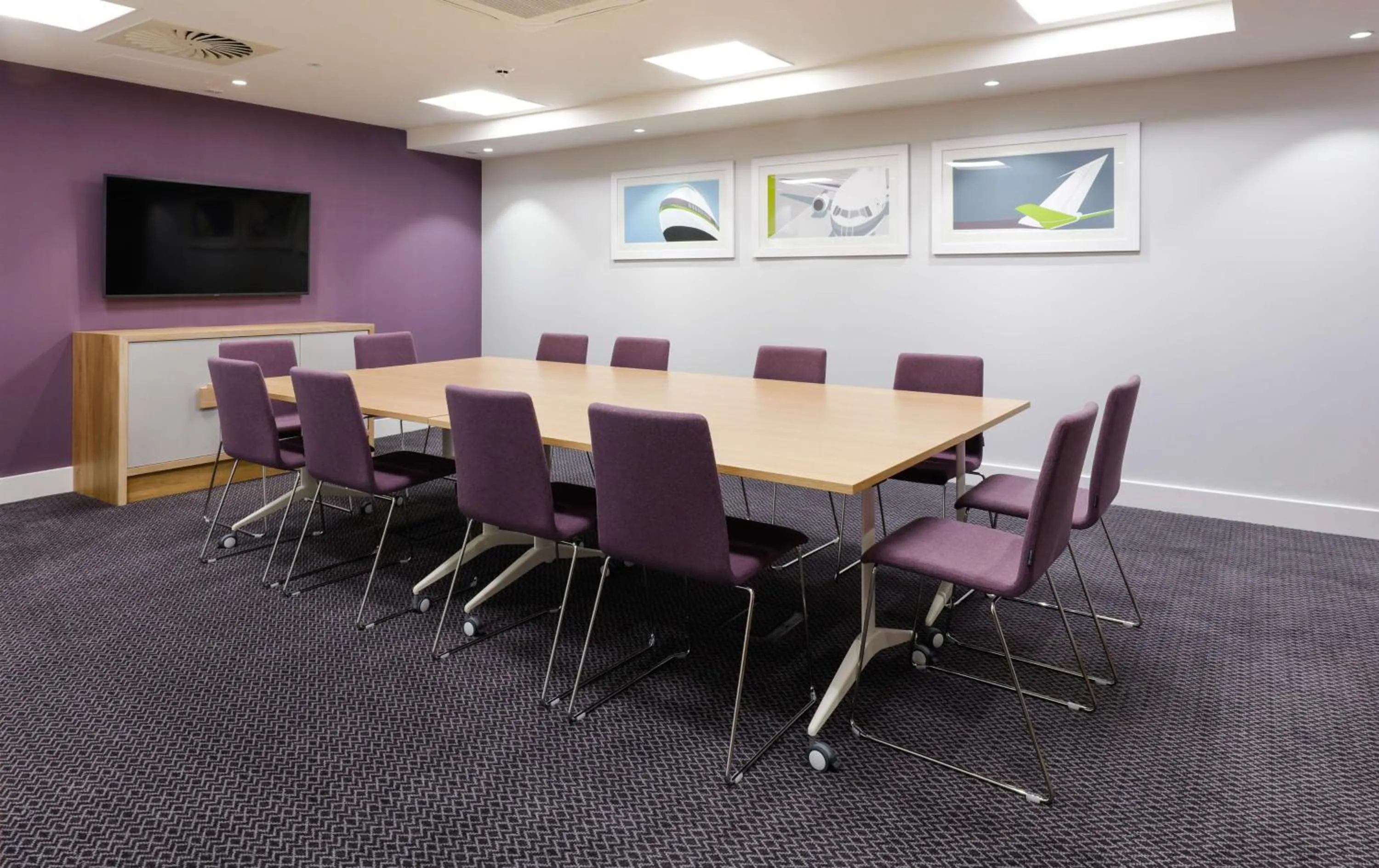 Meeting/conference room in Hampton By Hilton Exeter Airport