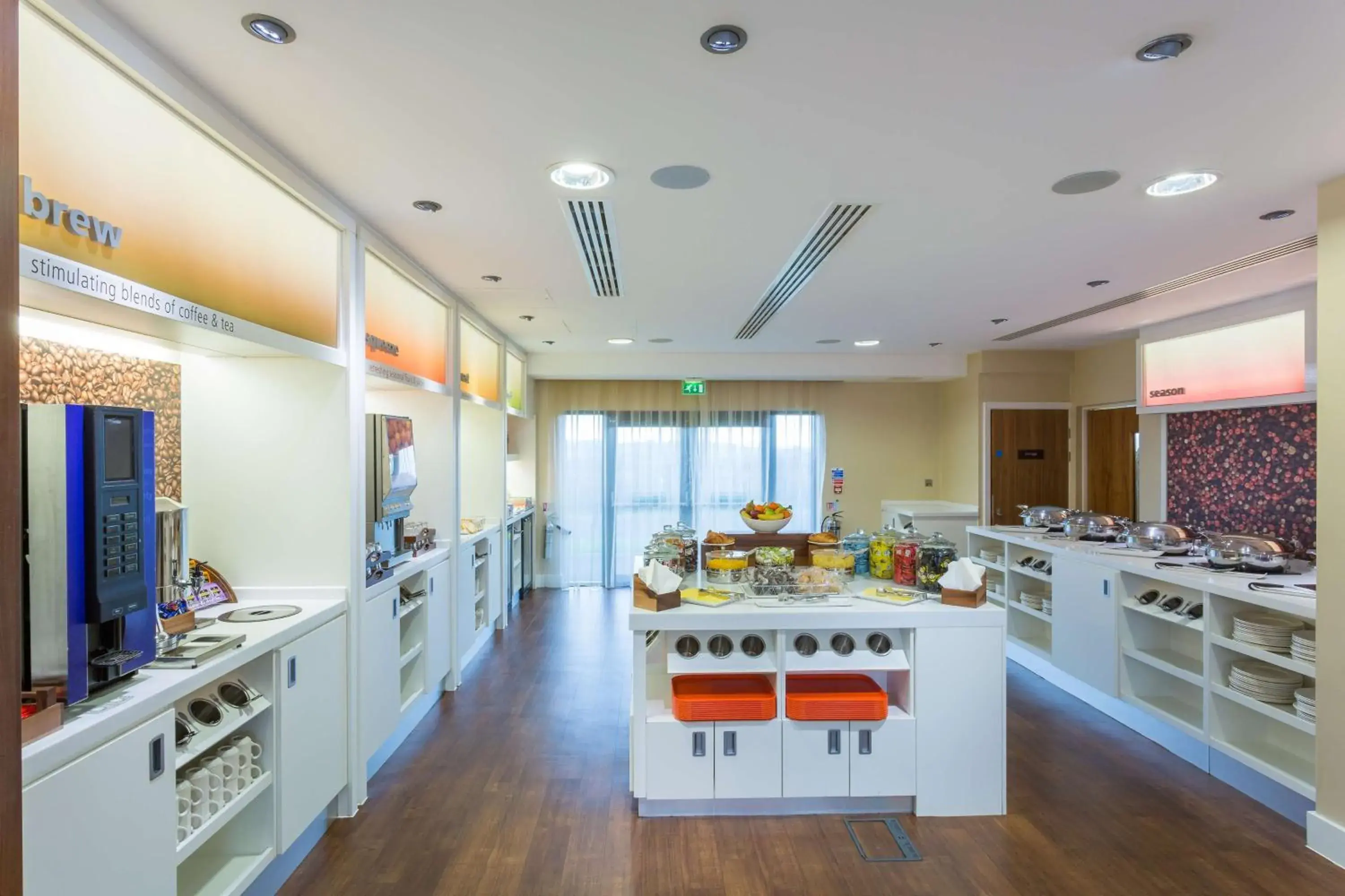 Breakfast, Kitchen/Kitchenette in Hampton By Hilton Exeter Airport