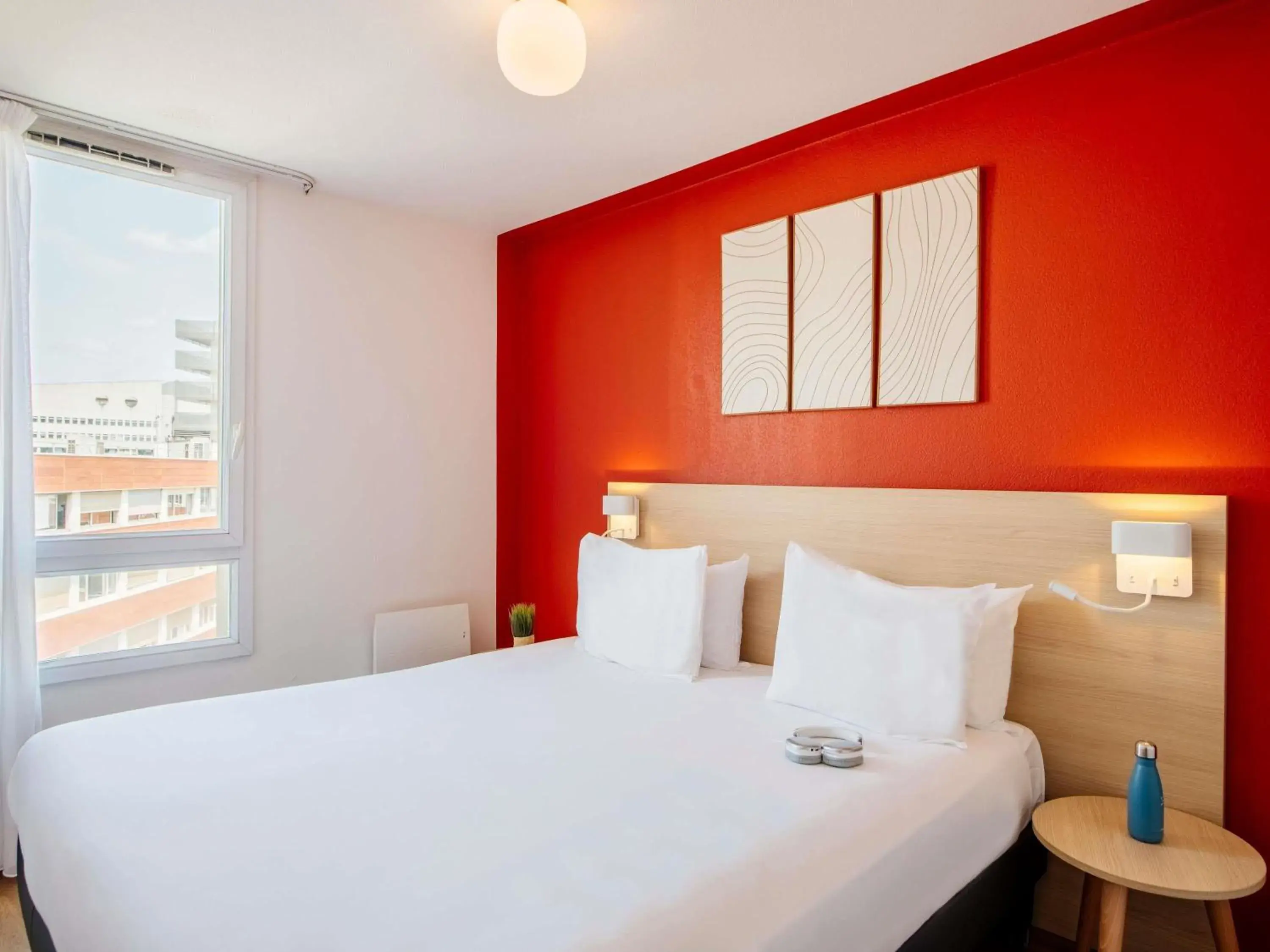 Property building, Bed in Aparthotel Adagio Access Paris Saint-Denis Pleyel Property building, Bed in Aparthotel Adagio Access Paris Saint-Denis Pleyel