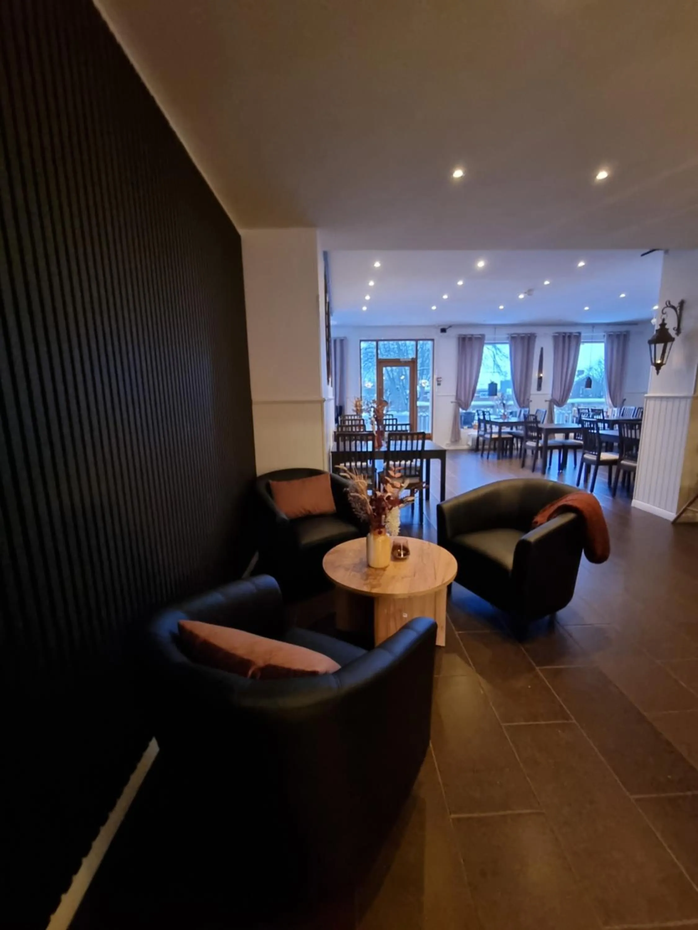 Lounge or bar in Gamla Järnhandeln - Norrskedika Hotell