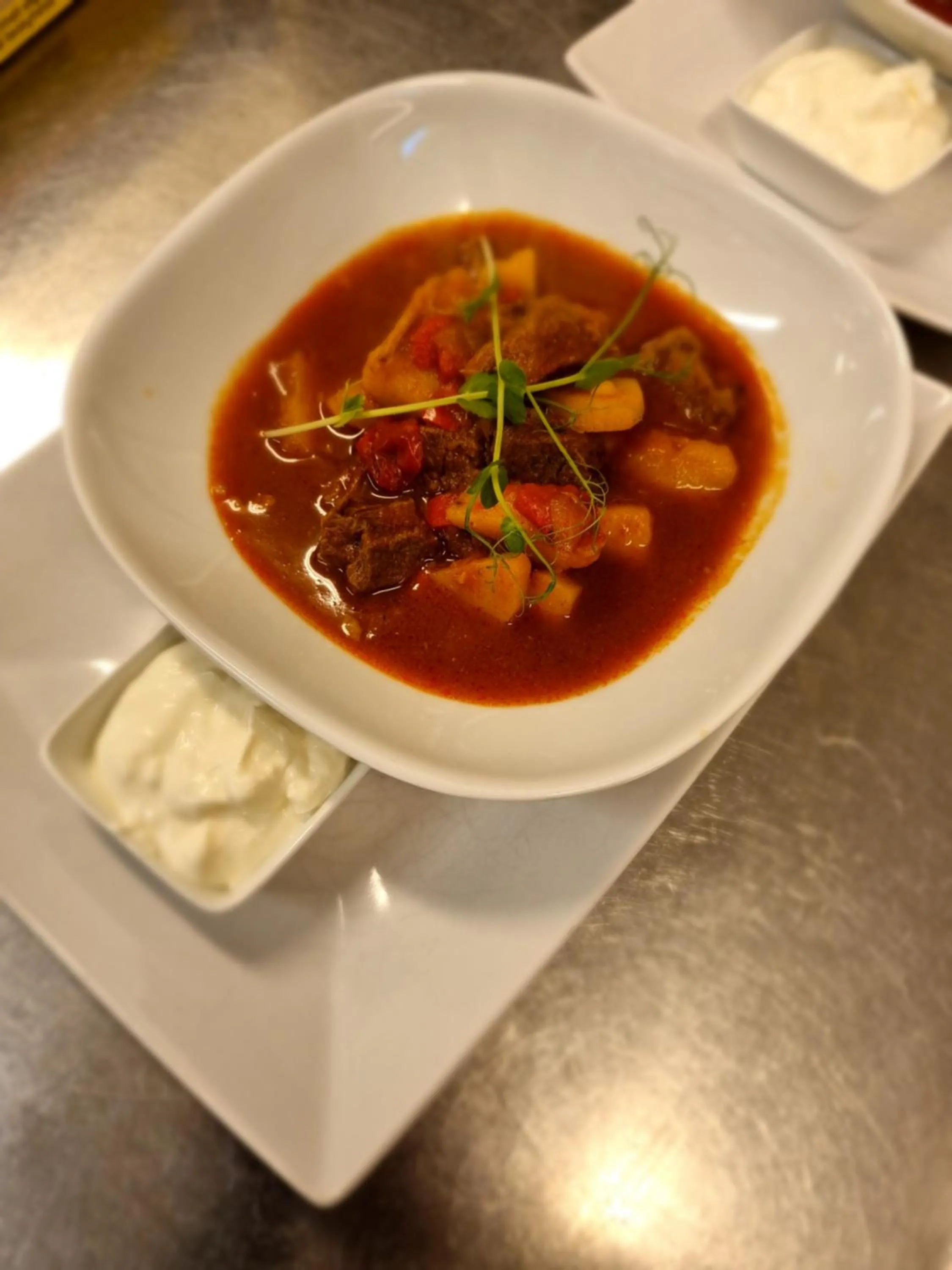 Food and drinks in Gamla Järnhandeln - Norrskedika Hotell