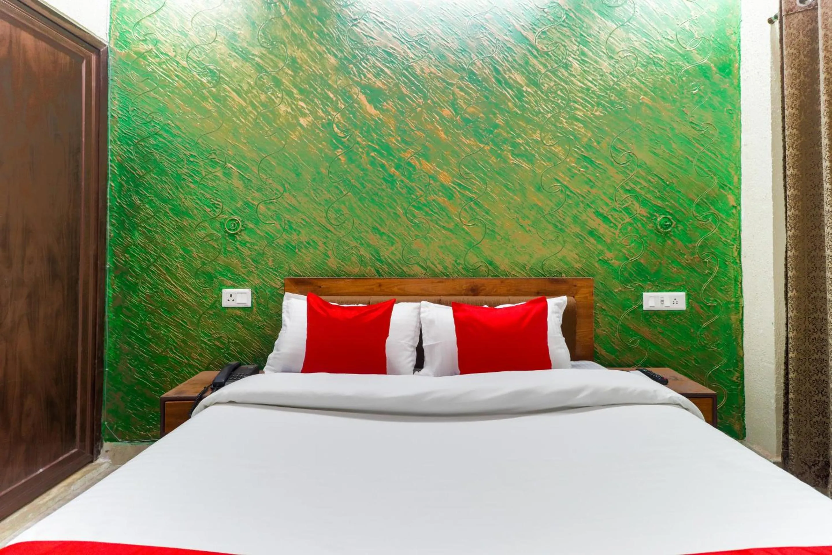 Bedroom, Bed in Hotel O Dev Raj