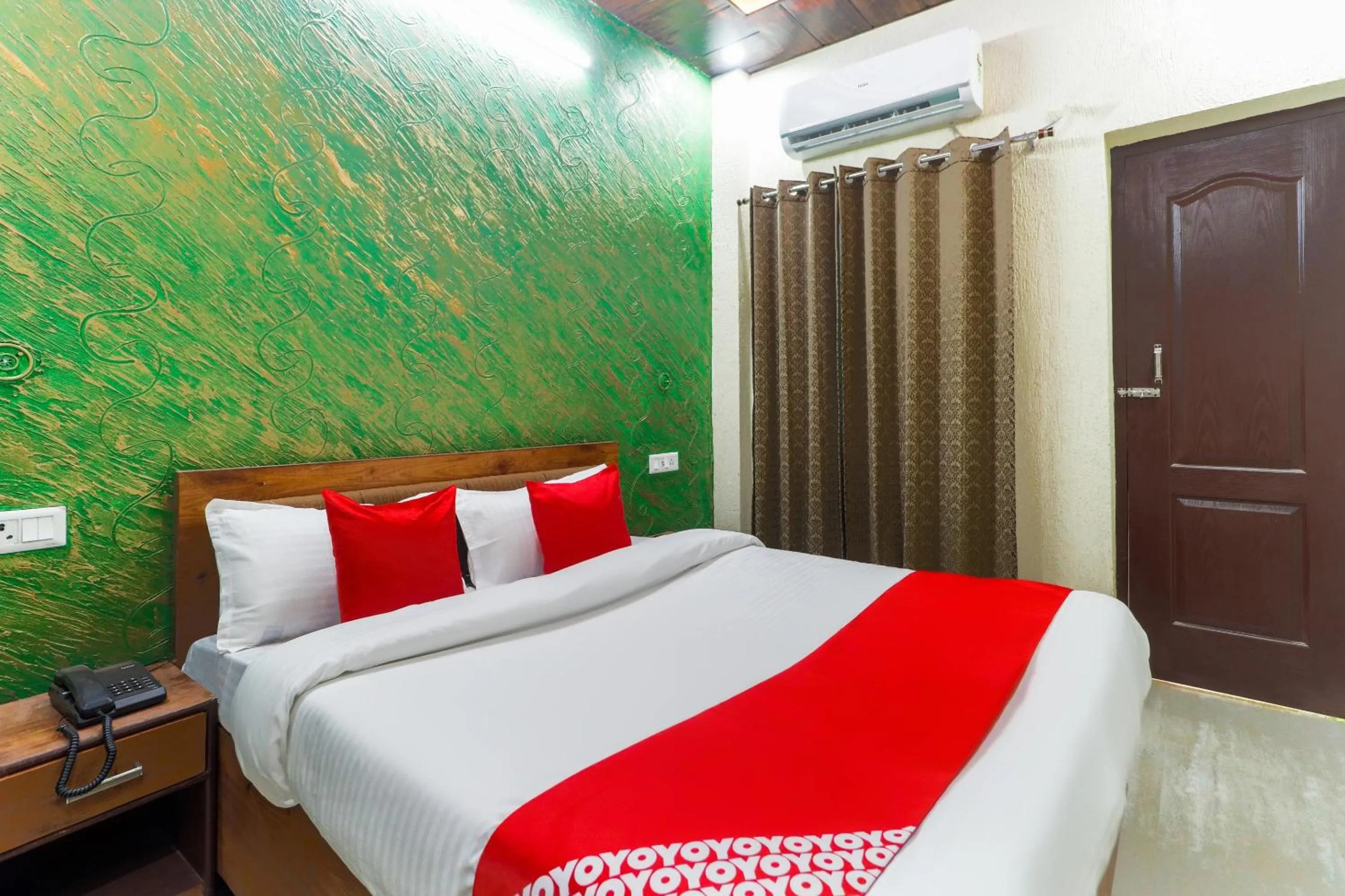 Facade/entrance, Bed in Hotel O Dev Raj